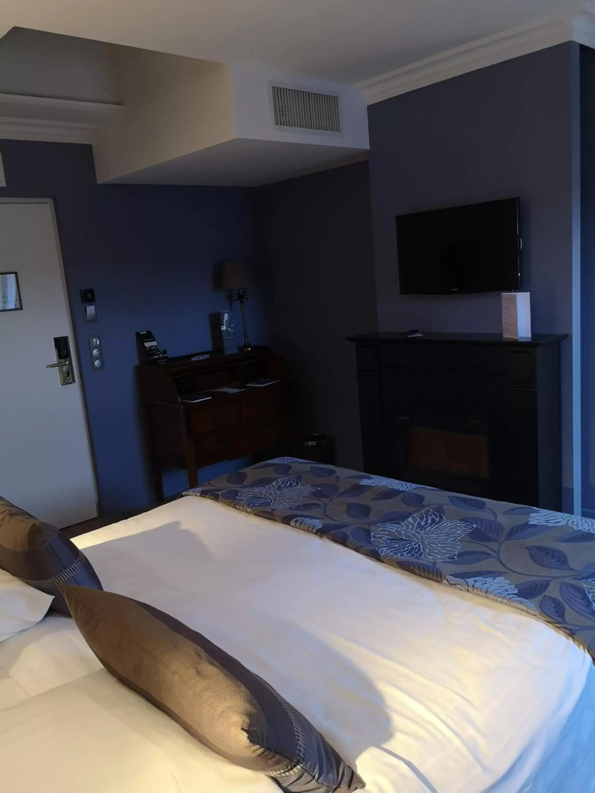 Superior Double Room in Villa Augeval Hôtel de charme & Spa Superior Double Room in Villa Augeval Hôtel de charme & Spa