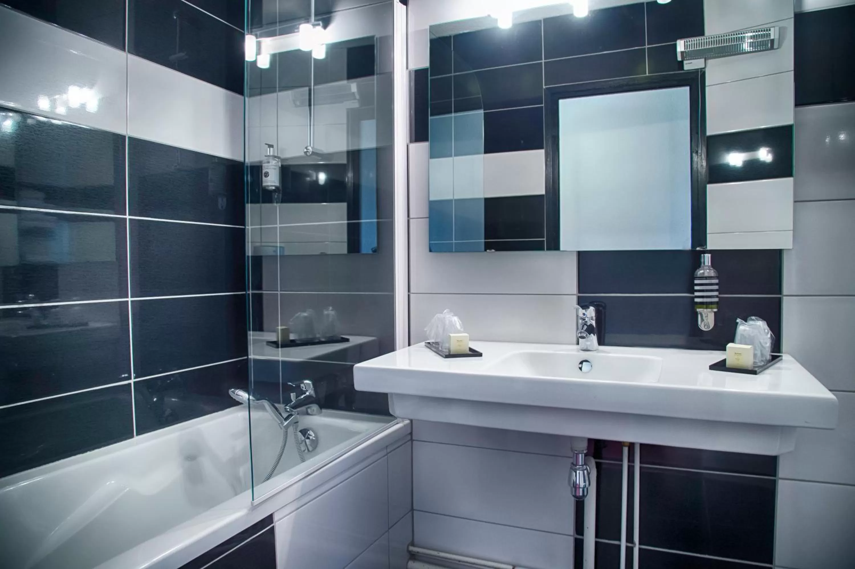 Bathroom in Logis Murtel