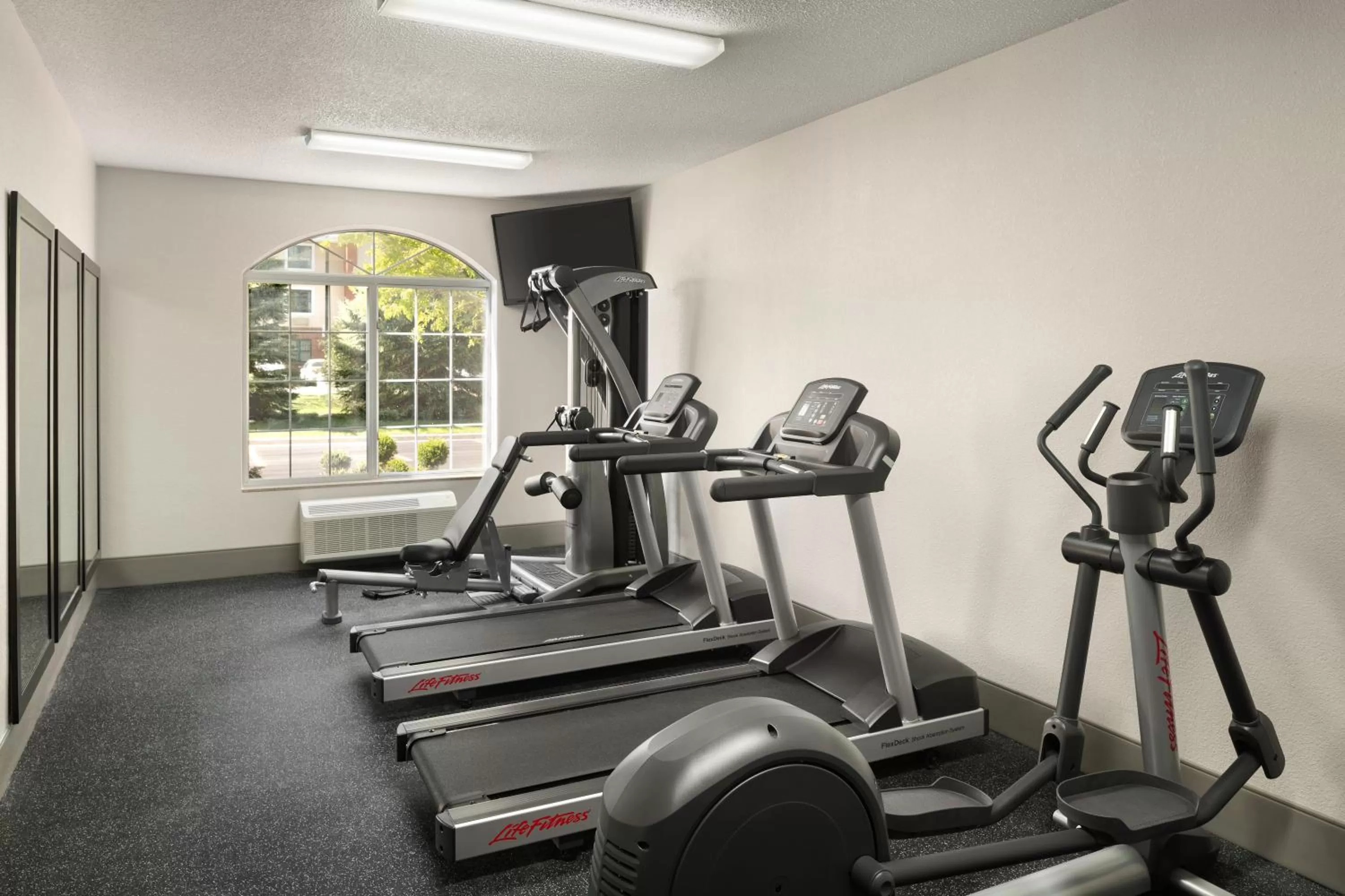 Fitness centre/facilities in Country Inn & Suites by Radisson, Novi, MI