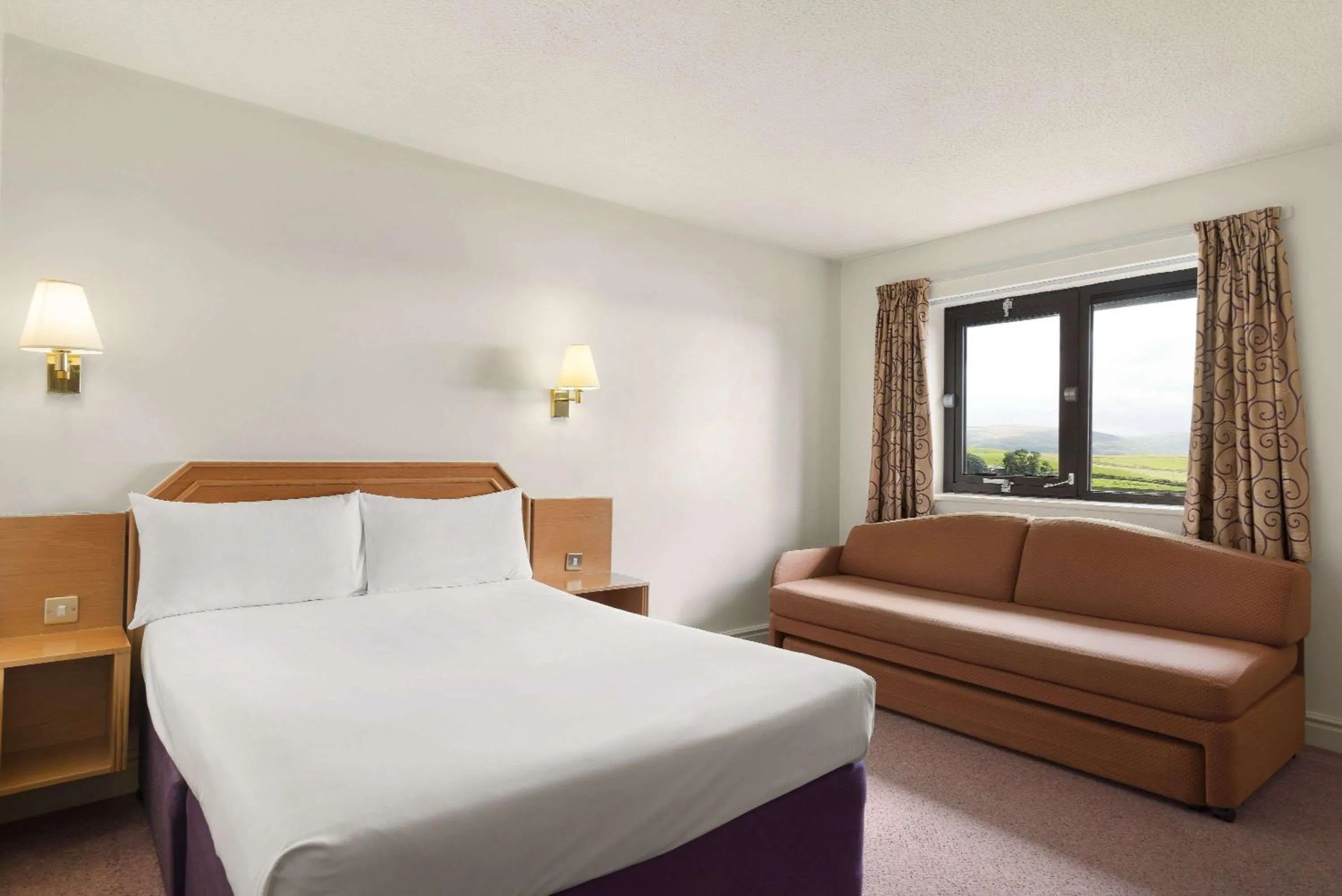 2 Twin Beds, Lake View, Non-Smoking in Days Inn Kendal - Killington Lake