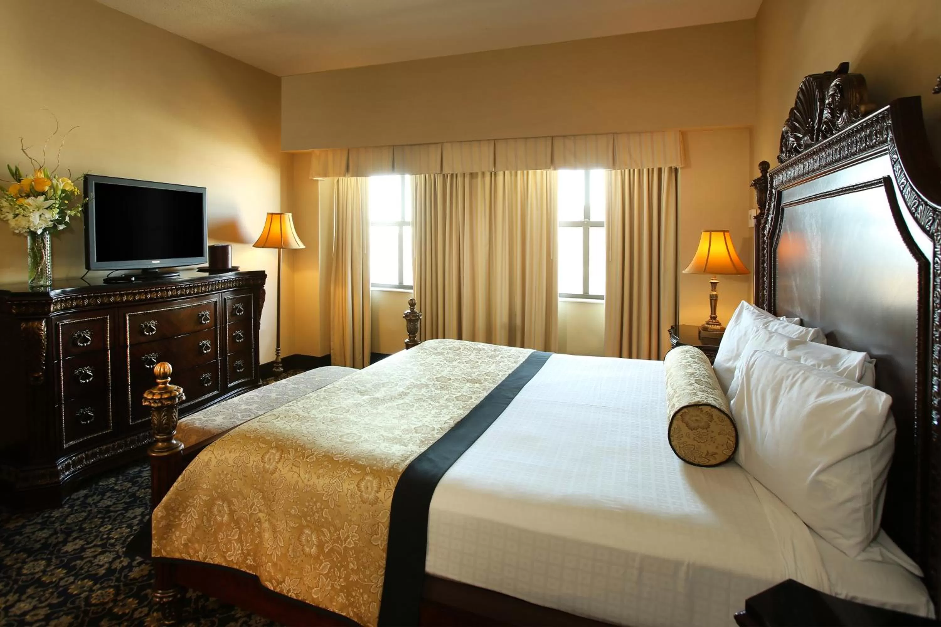 Bed in The Claridge Hotel