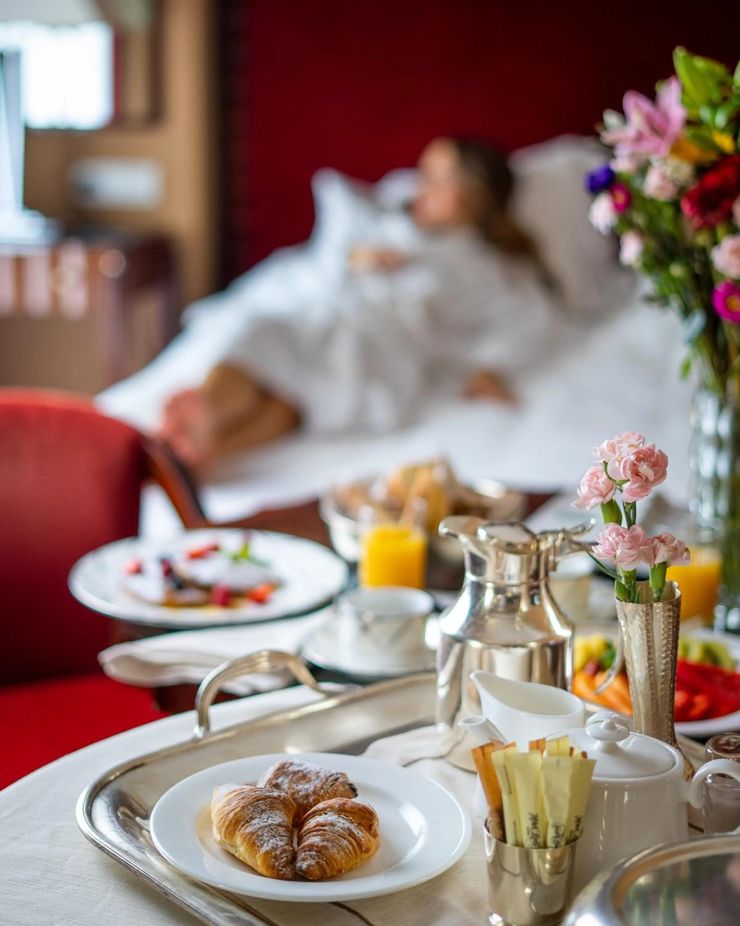 Breakfast, Bed in Hotel Lord Byron - Small Luxury Hotels of the World