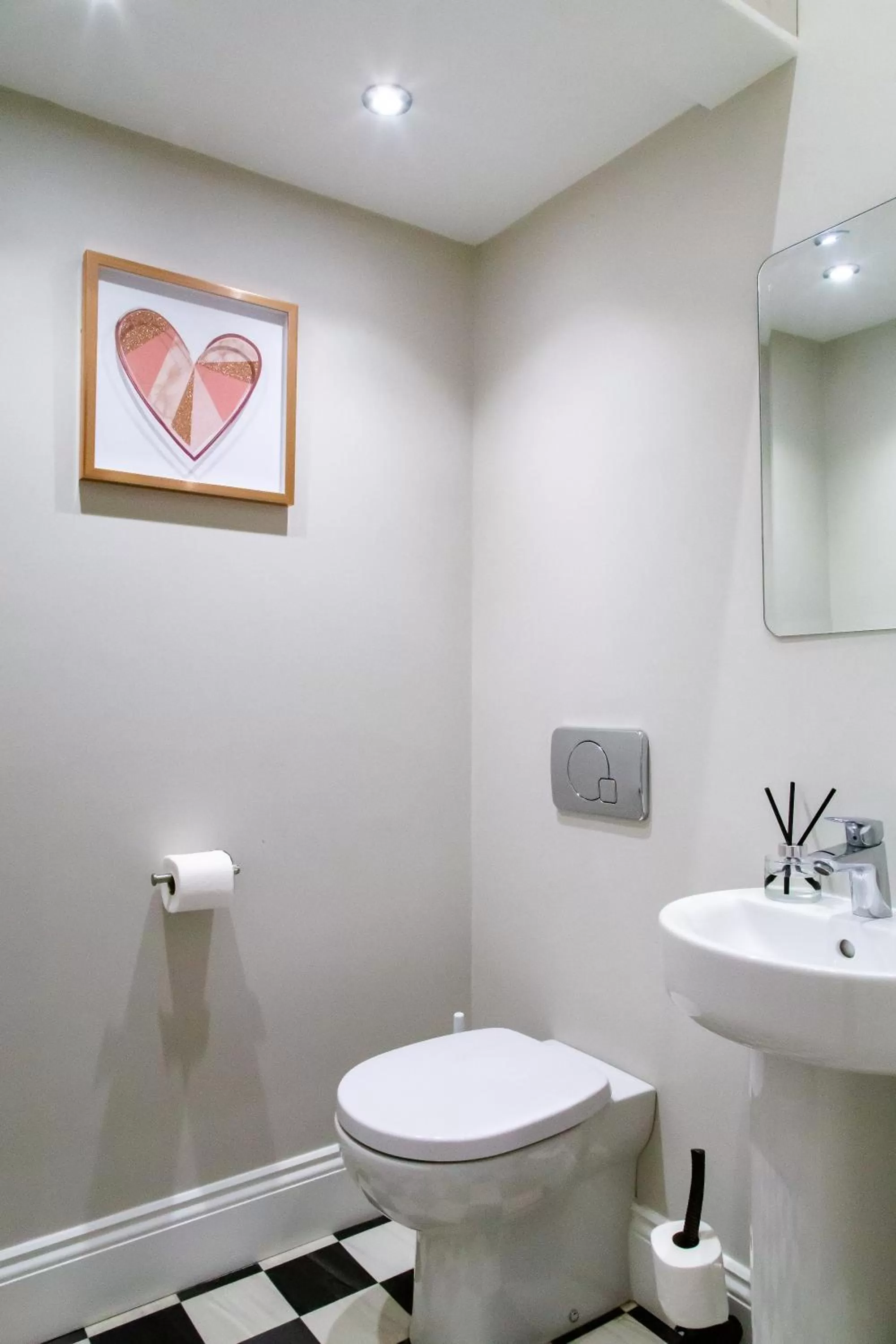 Toilet in Goodramgate Apartments