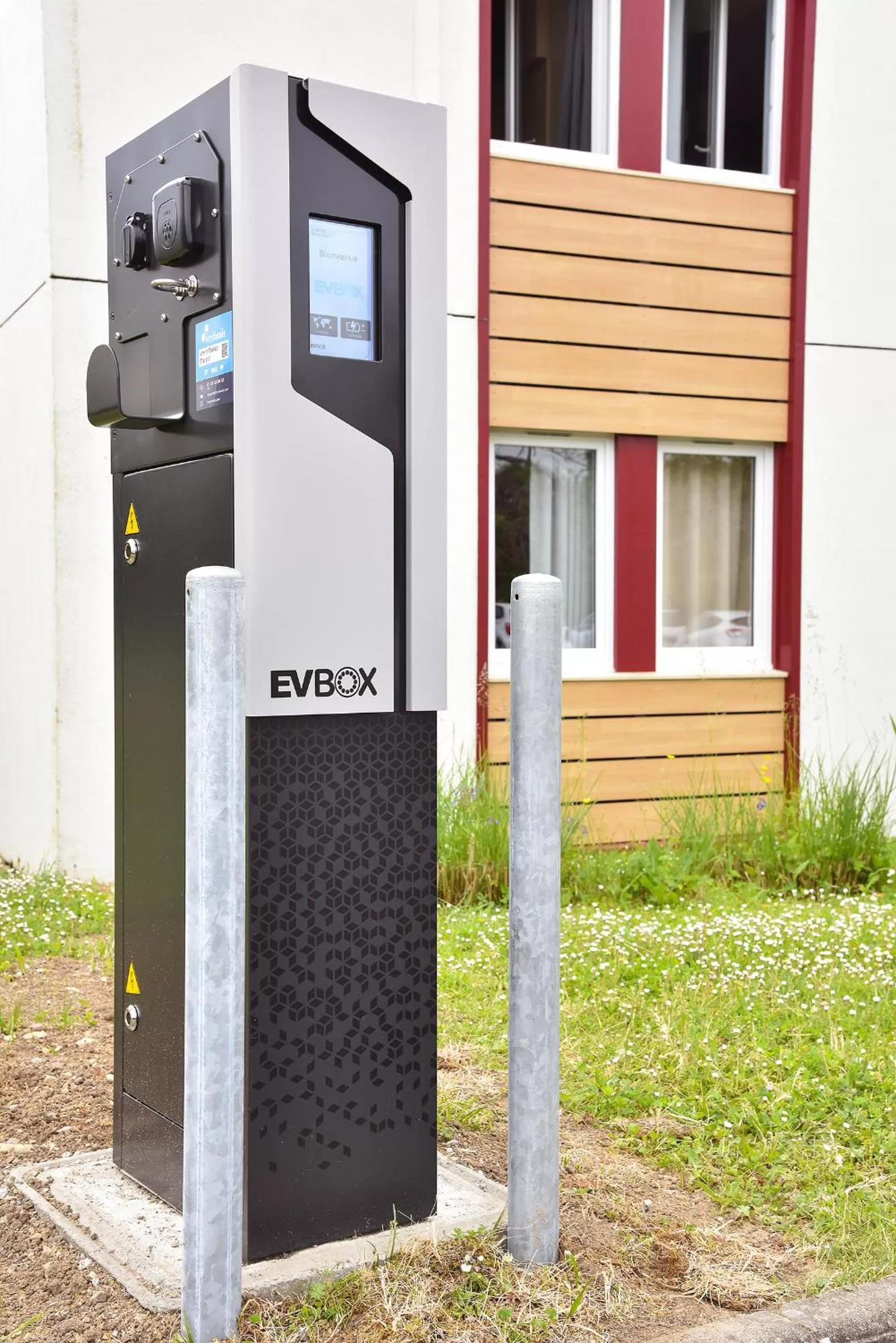 Parking in Contact Hôtel Astréa Nevers Nord et son restaurant la Nouvelle Table