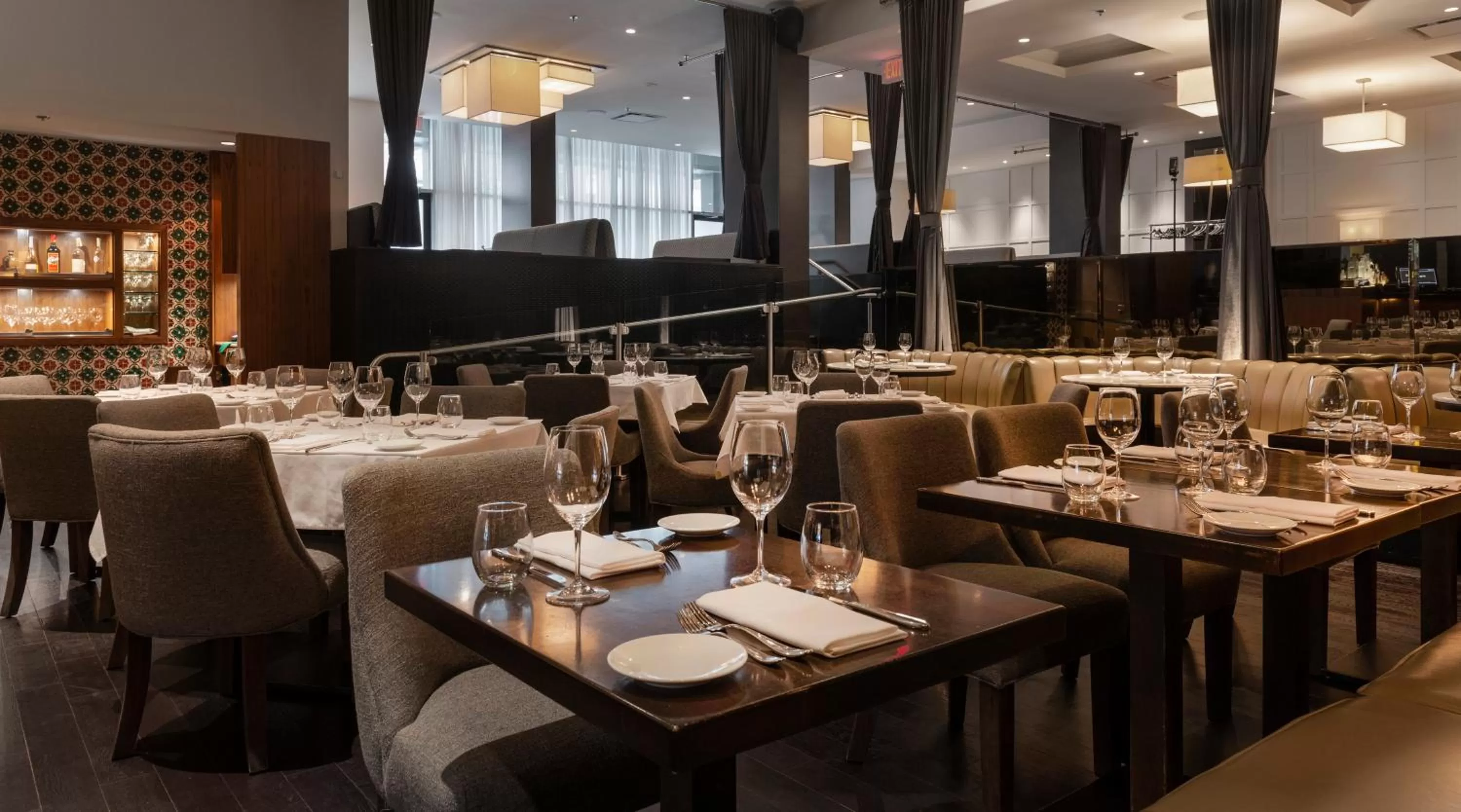 Restaurant/places to eat in Century Plaza Hotel