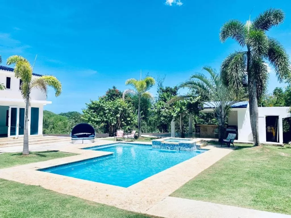 Property building, Swimming Pool in Manati World Point Inn