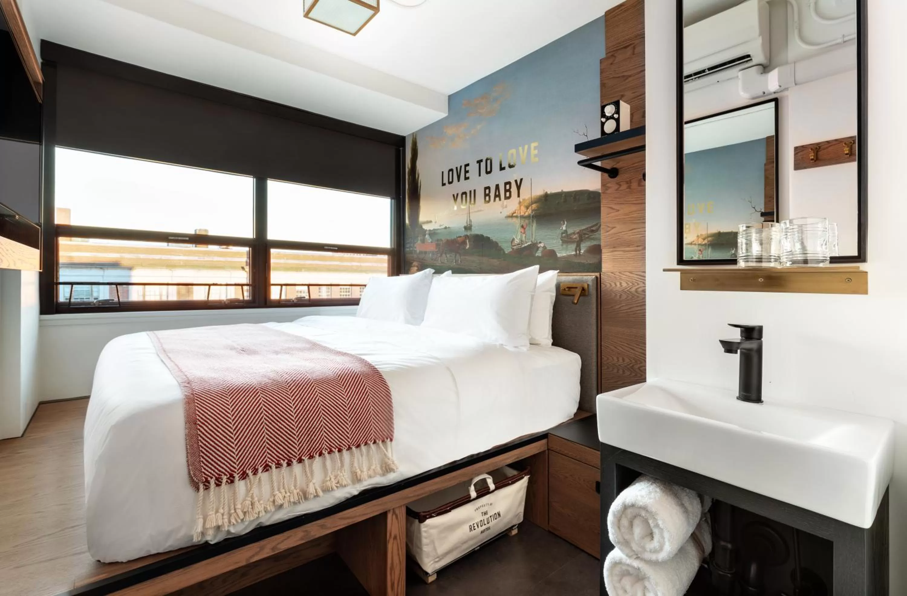 Photo of the whole room, Bed in The Revolution Hotel