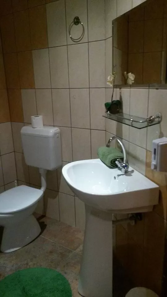 Bathroom in Abszolút Hotel és Panzió