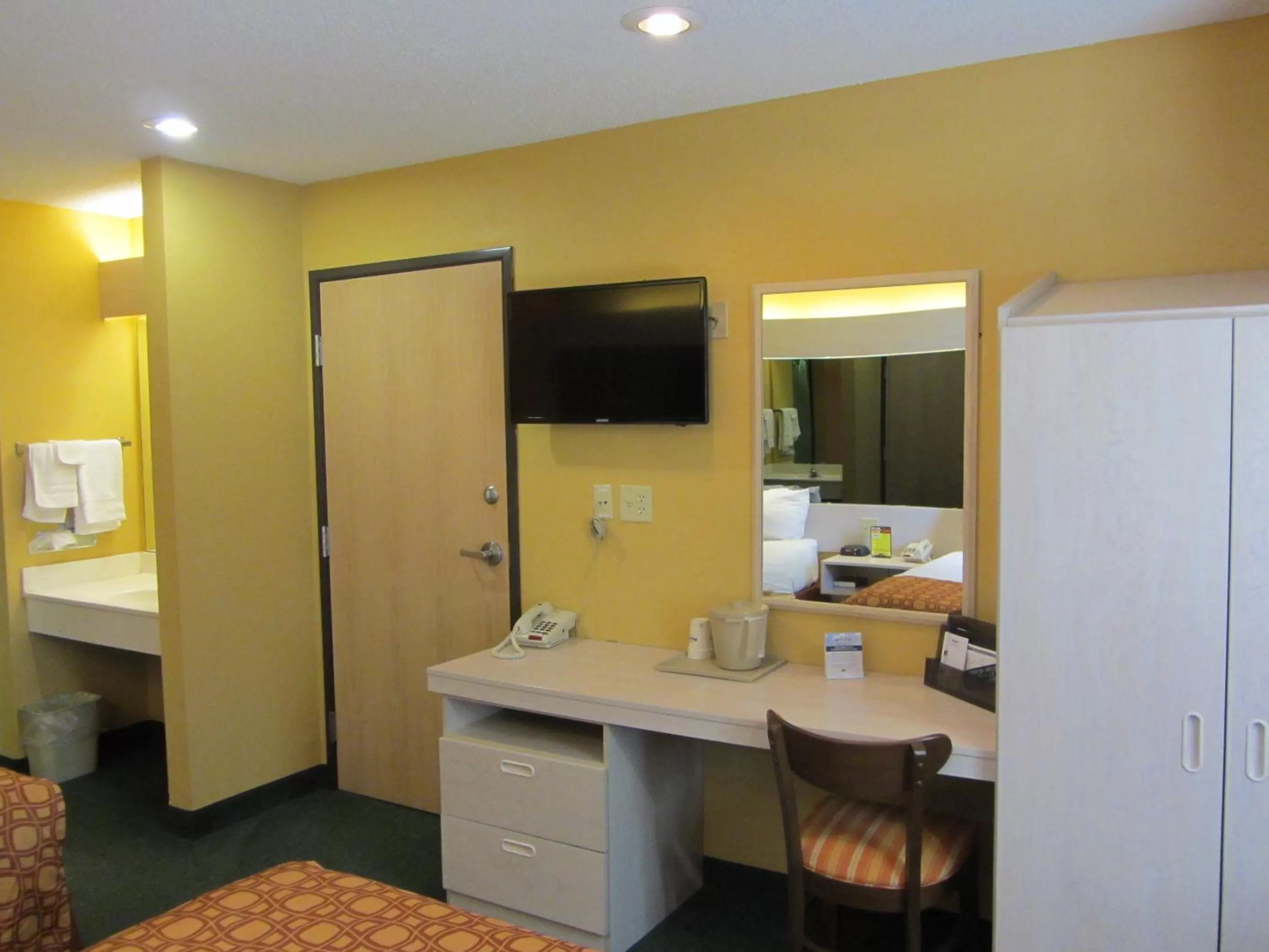 Photo of the whole room, Bed in Microtel Inn & Suites by Wyndham Amarillo