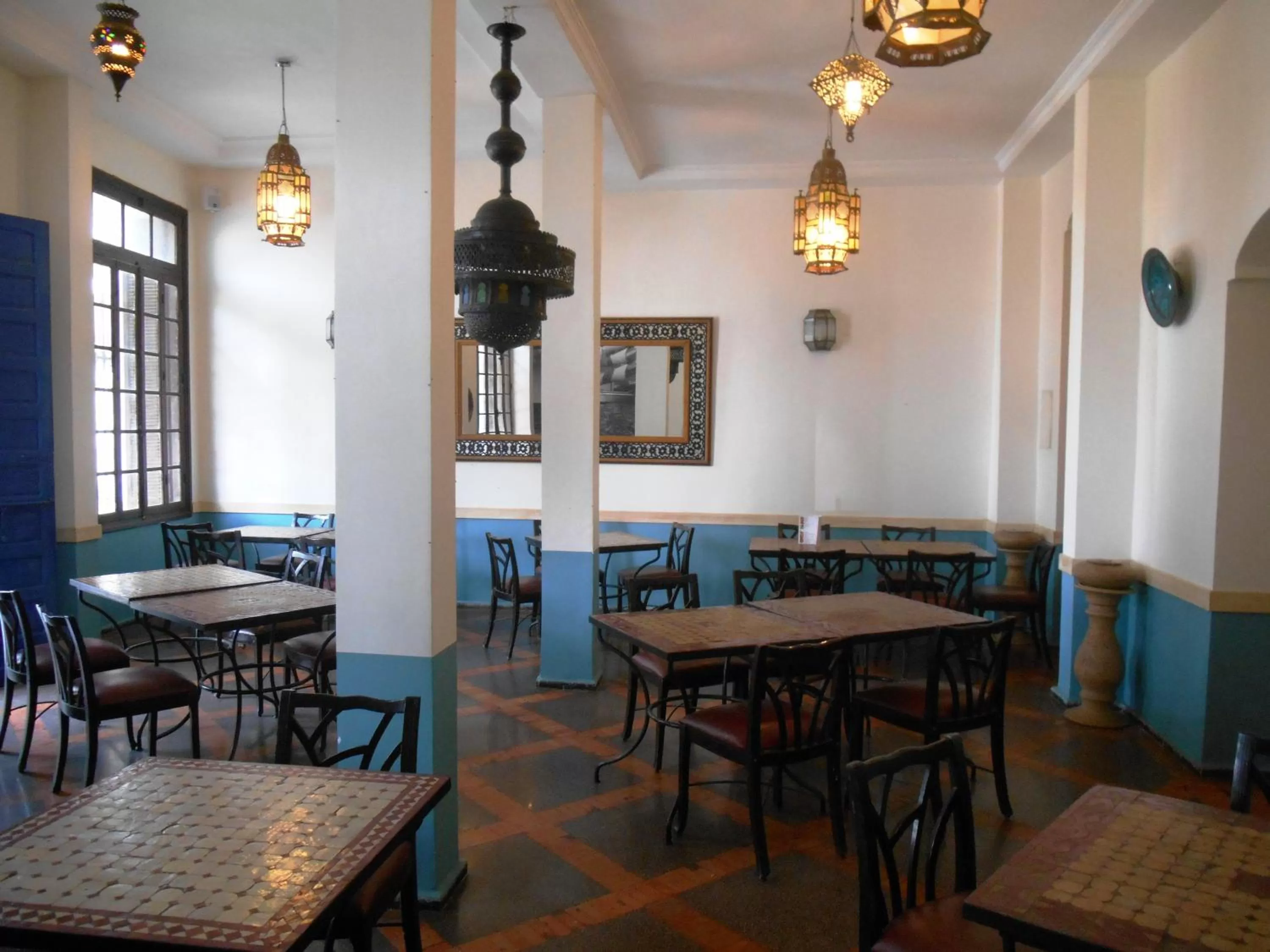 Restaurant/places to eat in Hôtel Central