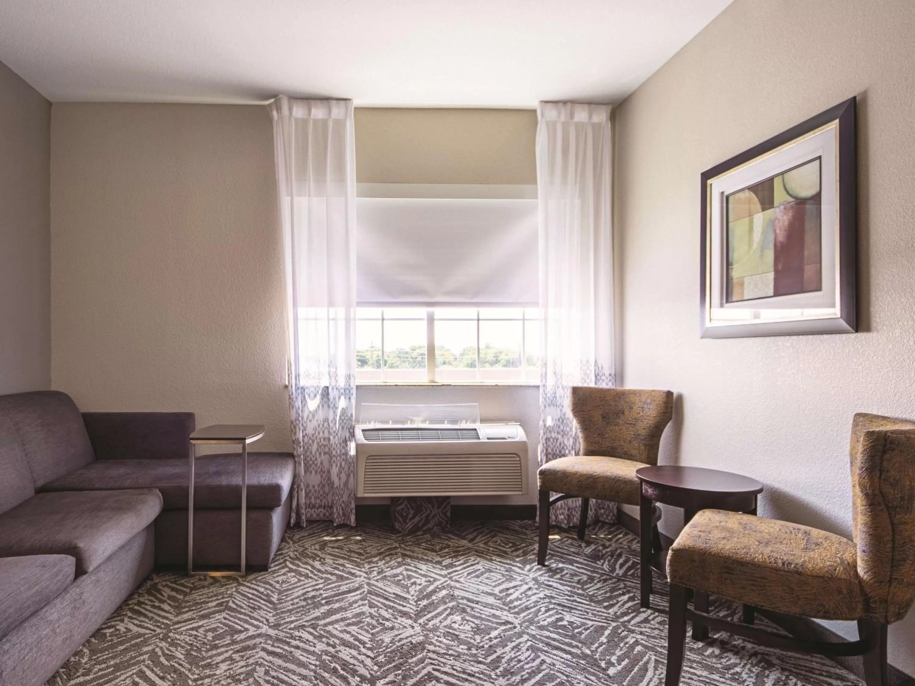 Photo of the whole room in La Quinta by Wyndham McKinney