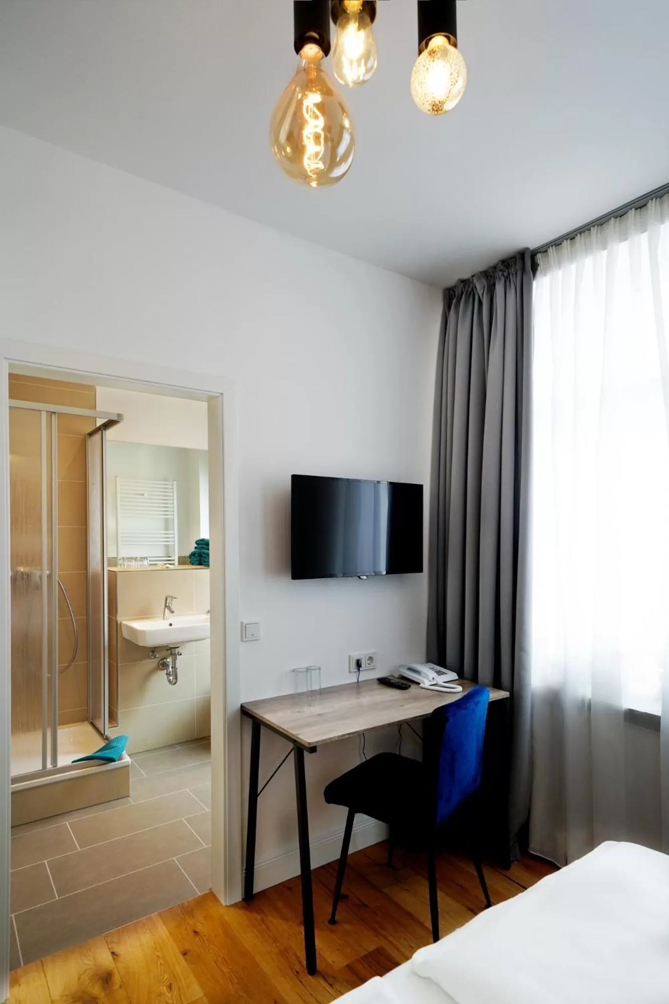 Seating area, Bed in Hotel im Kupferkessel