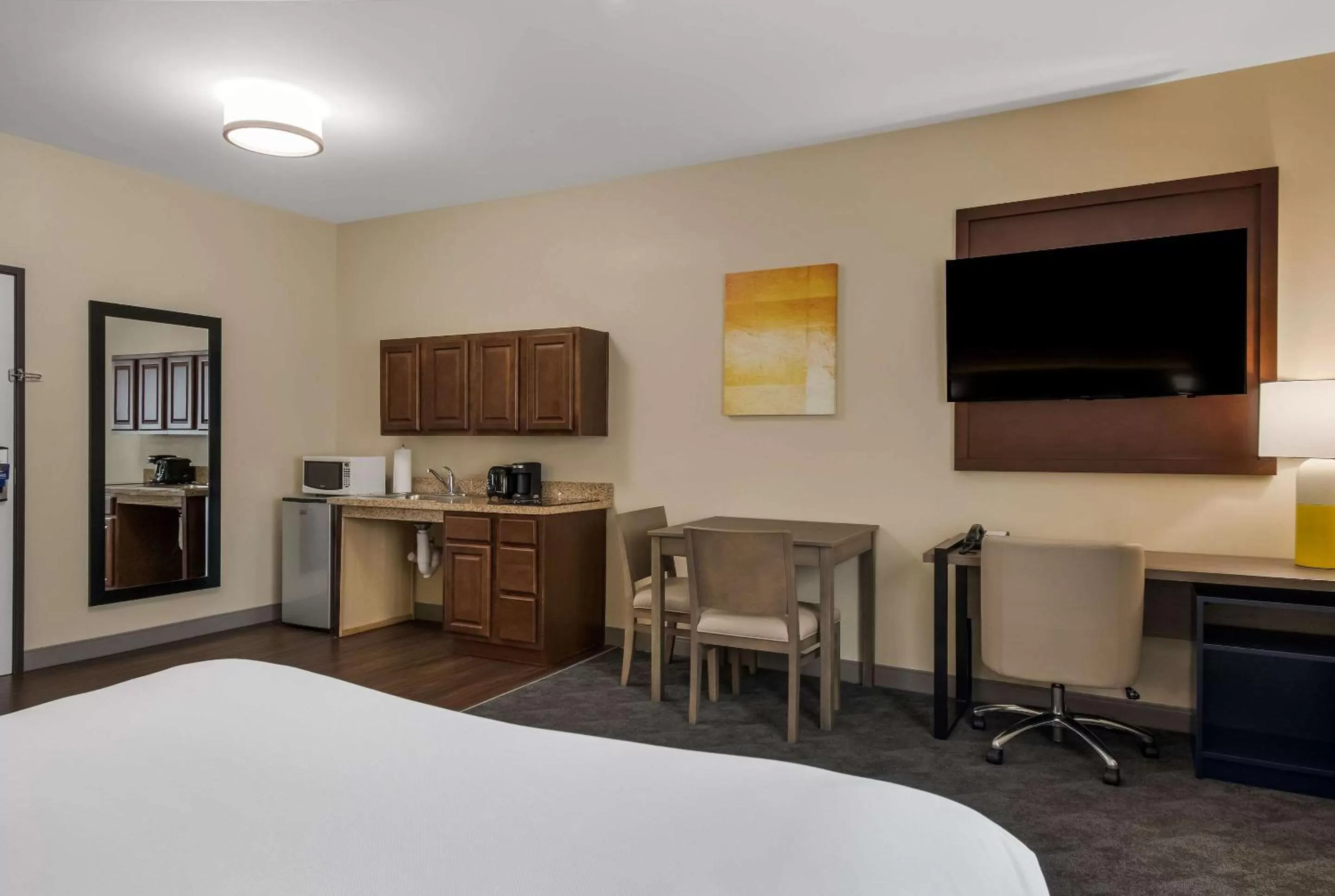 Bedroom, Bed in Comfort Inn & Suites Barnesville - Frackville