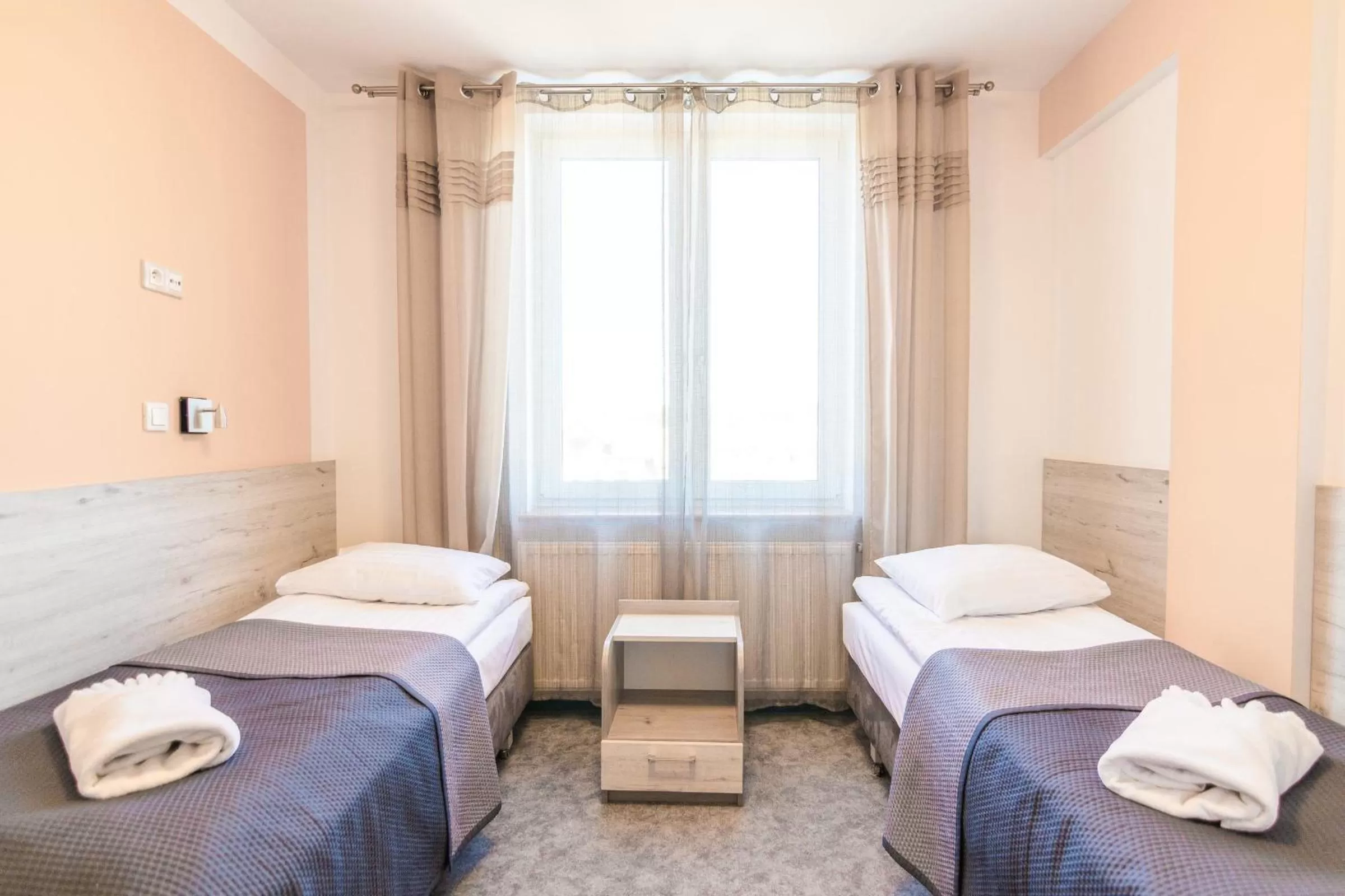 Photo of the whole room, Bed in Resident Rene