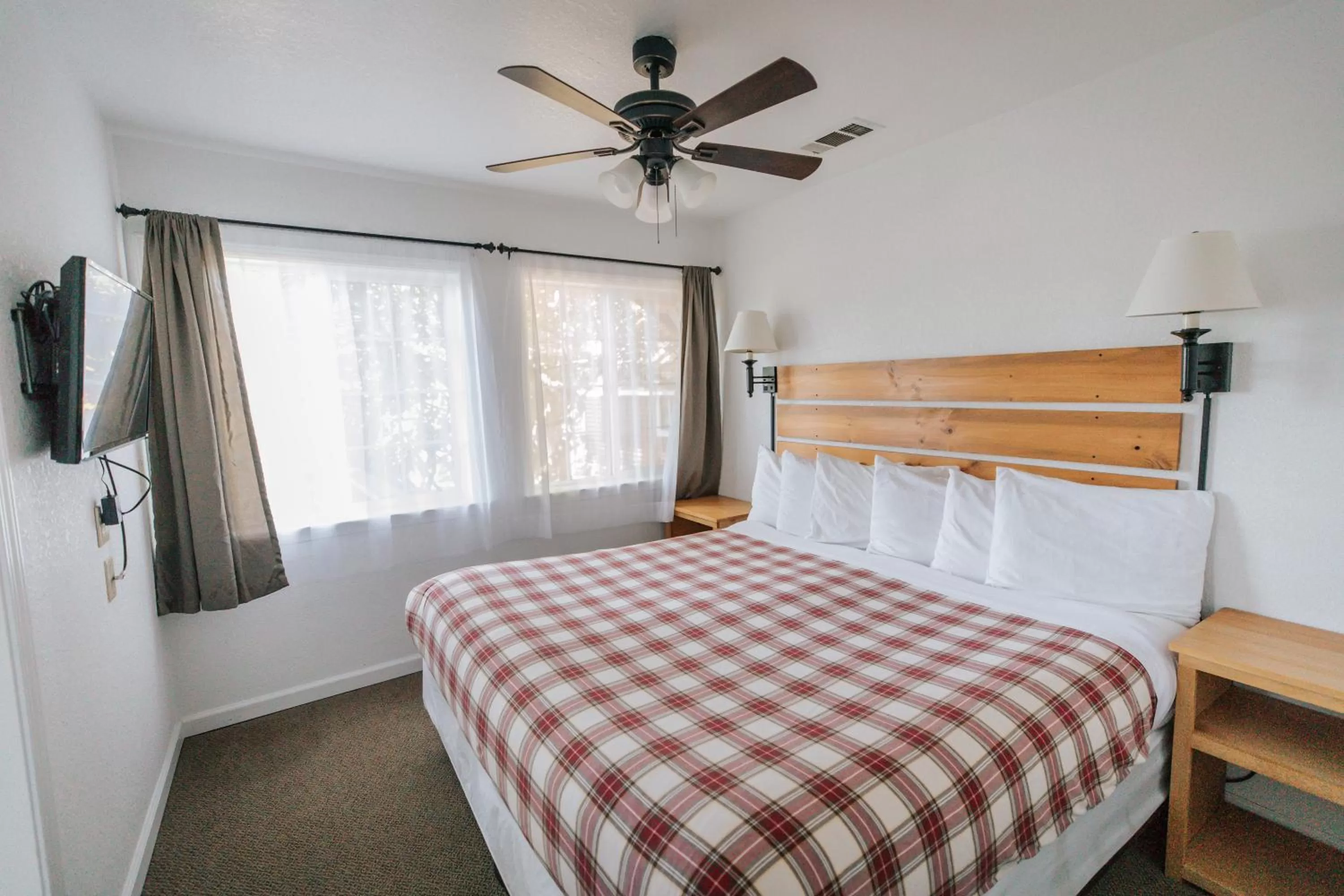 Bed in View Crest Lodge