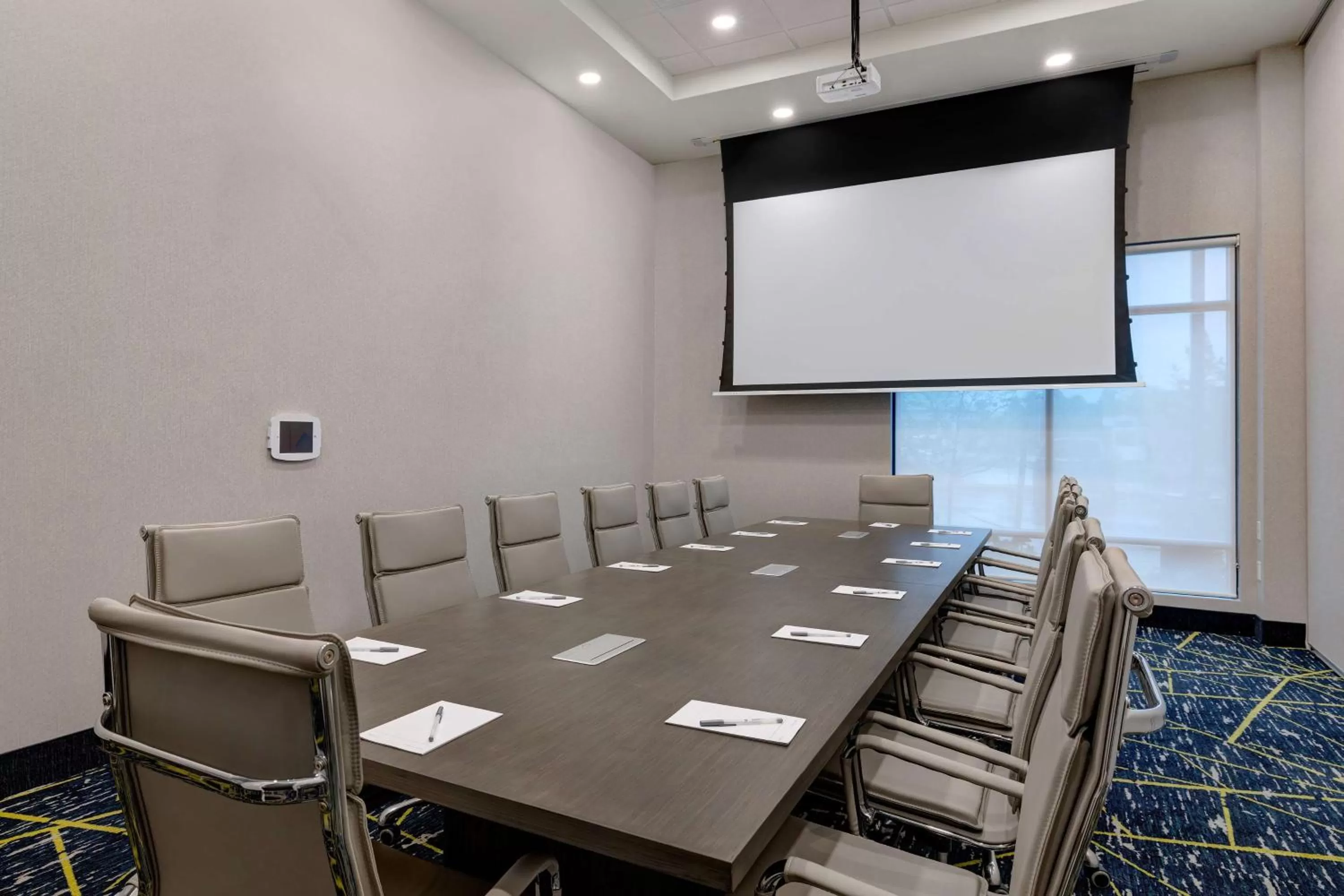 Meeting/conference room in Hampton Inn & Suites Burlington, Ontario, Canada