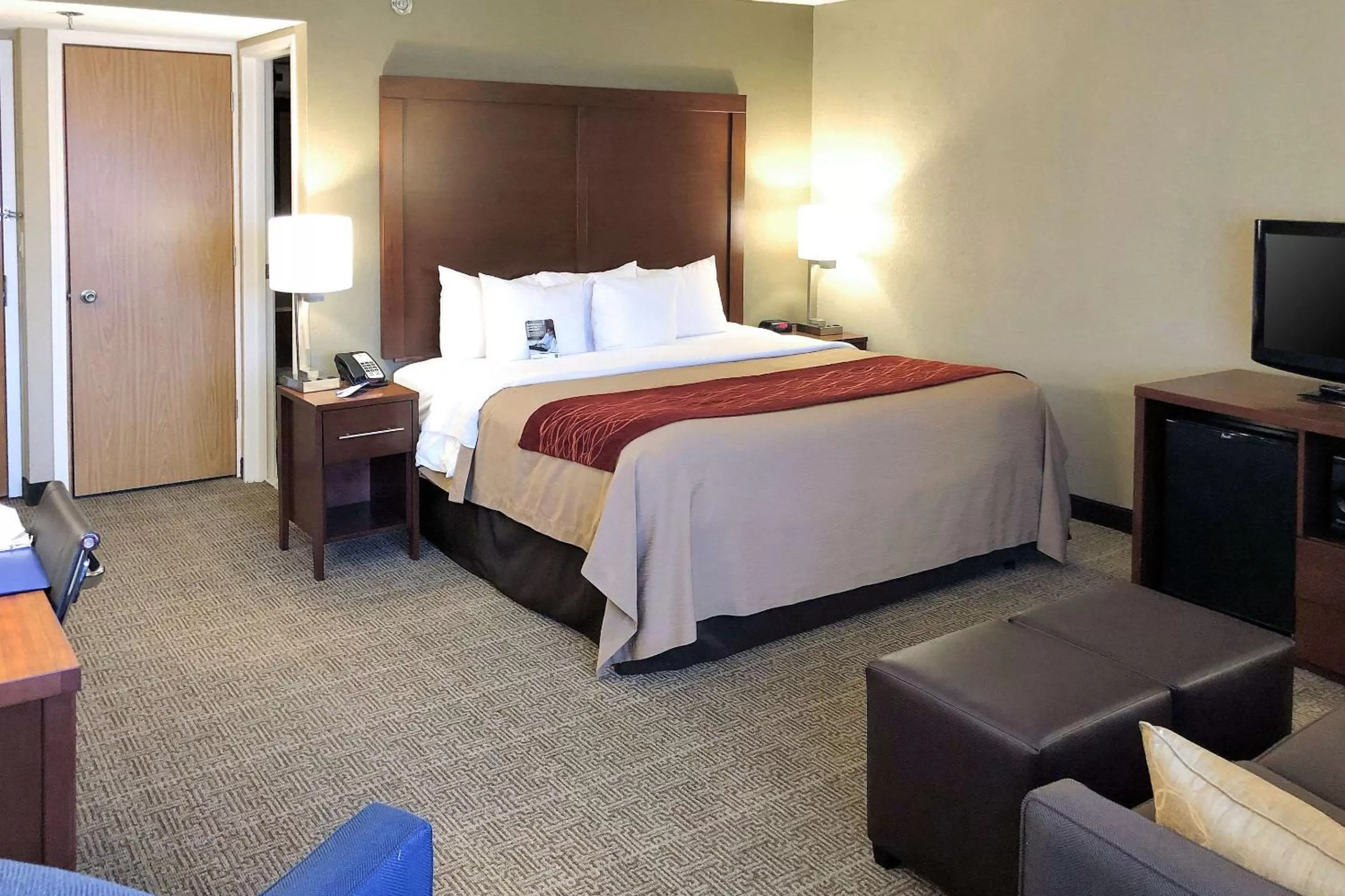 Photo of the whole room, Bed in Comfort Inn Farmington Hills - Novi-Royal oaks-Southfield-Detroit Northwest