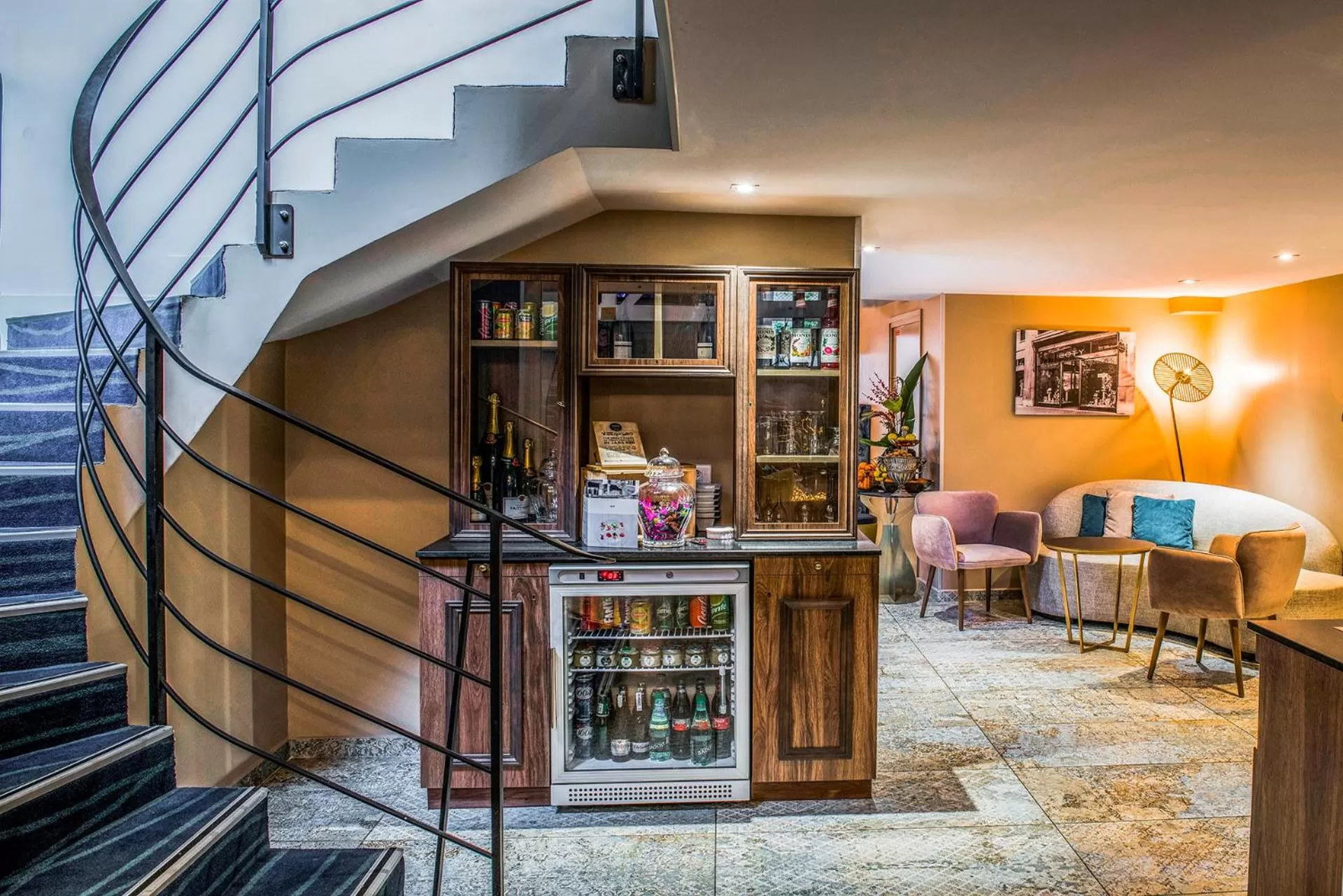 Lounge or bar in Hôtel Mercure Paris Suresnes Longchamp