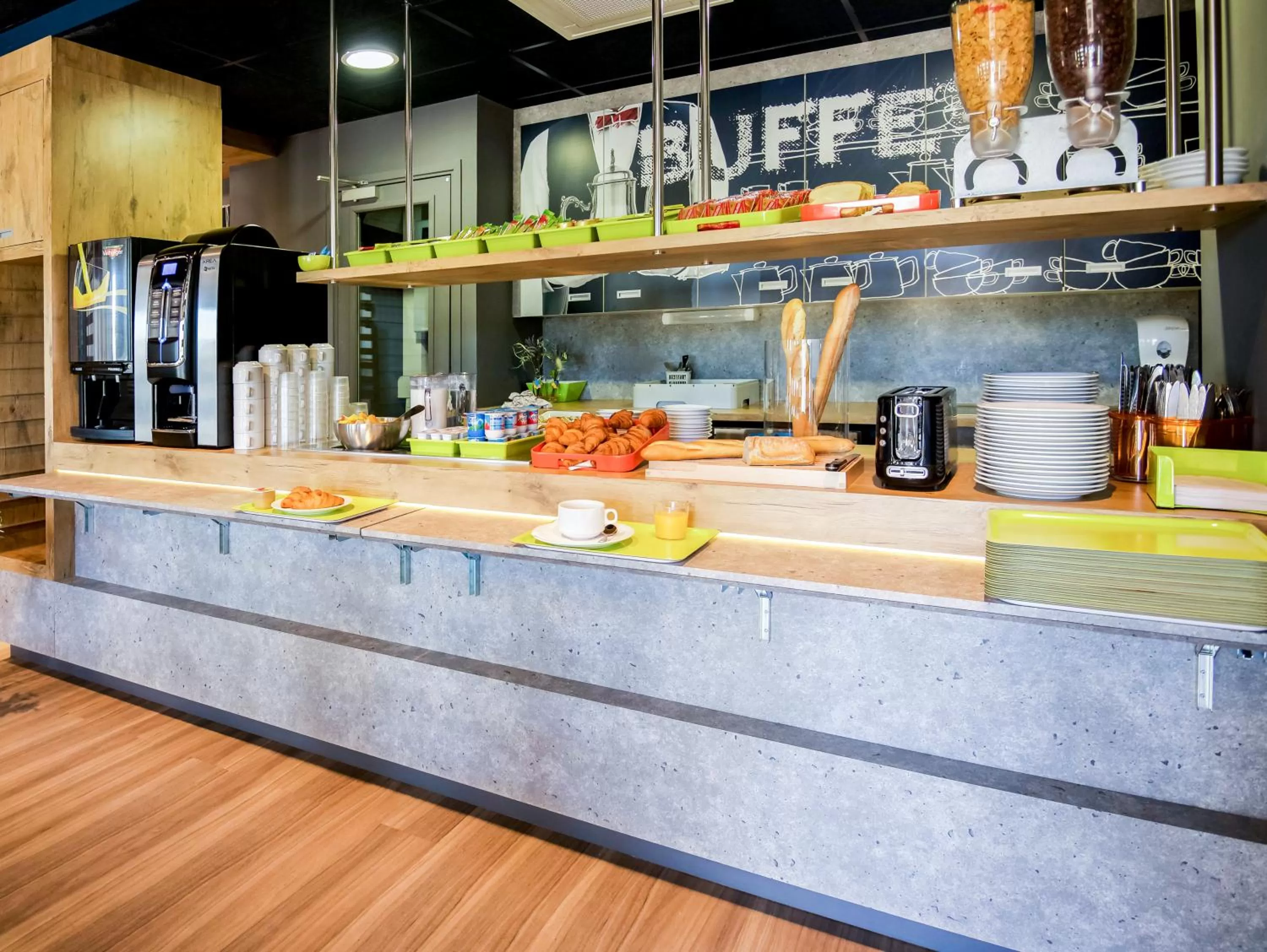 Food and drinks in Ibis Budget Saint-Martin-de-Crau Porte de Camargue