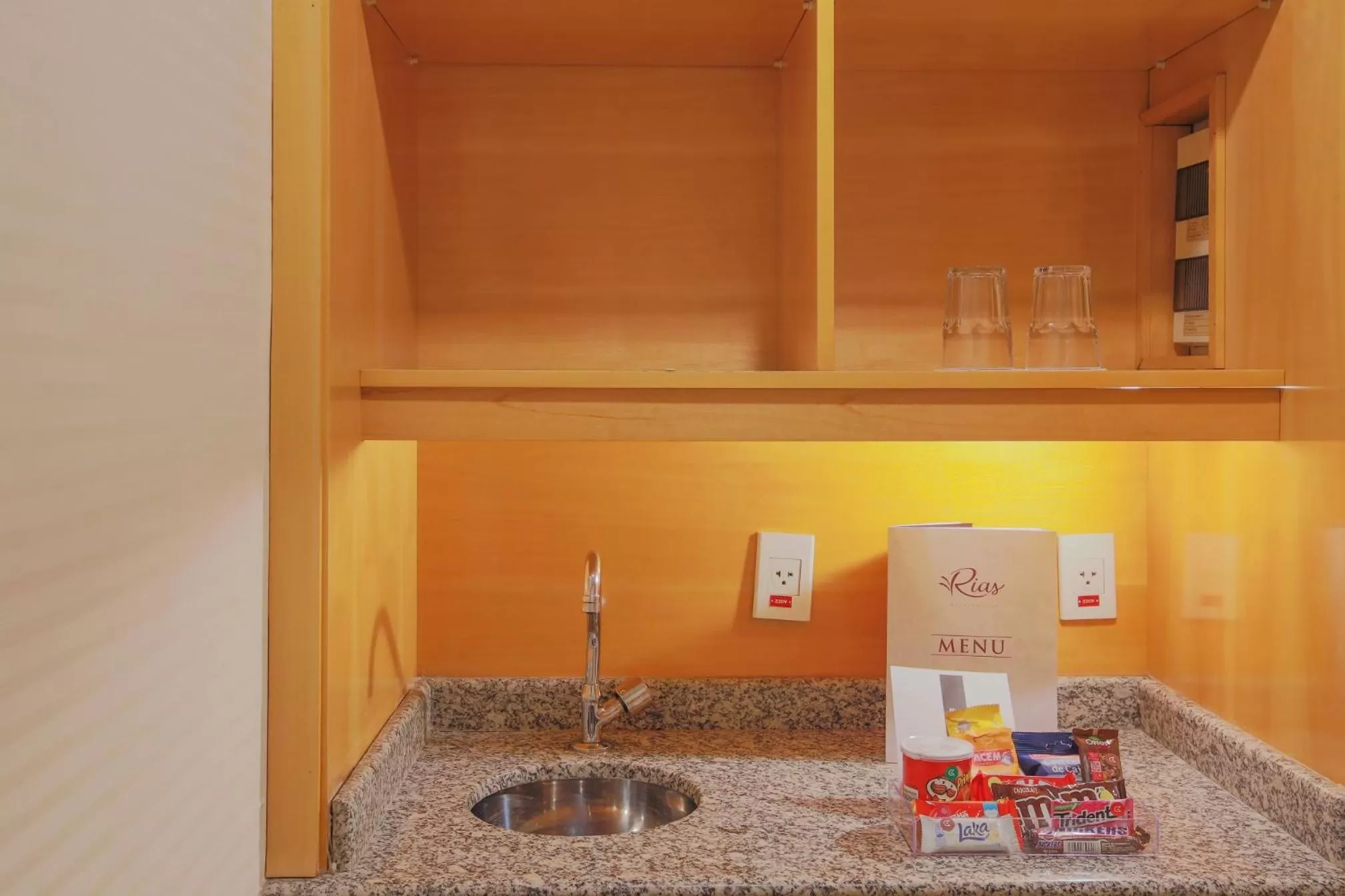 Communal kitchen in Golden Tulip Brasília Alvorada