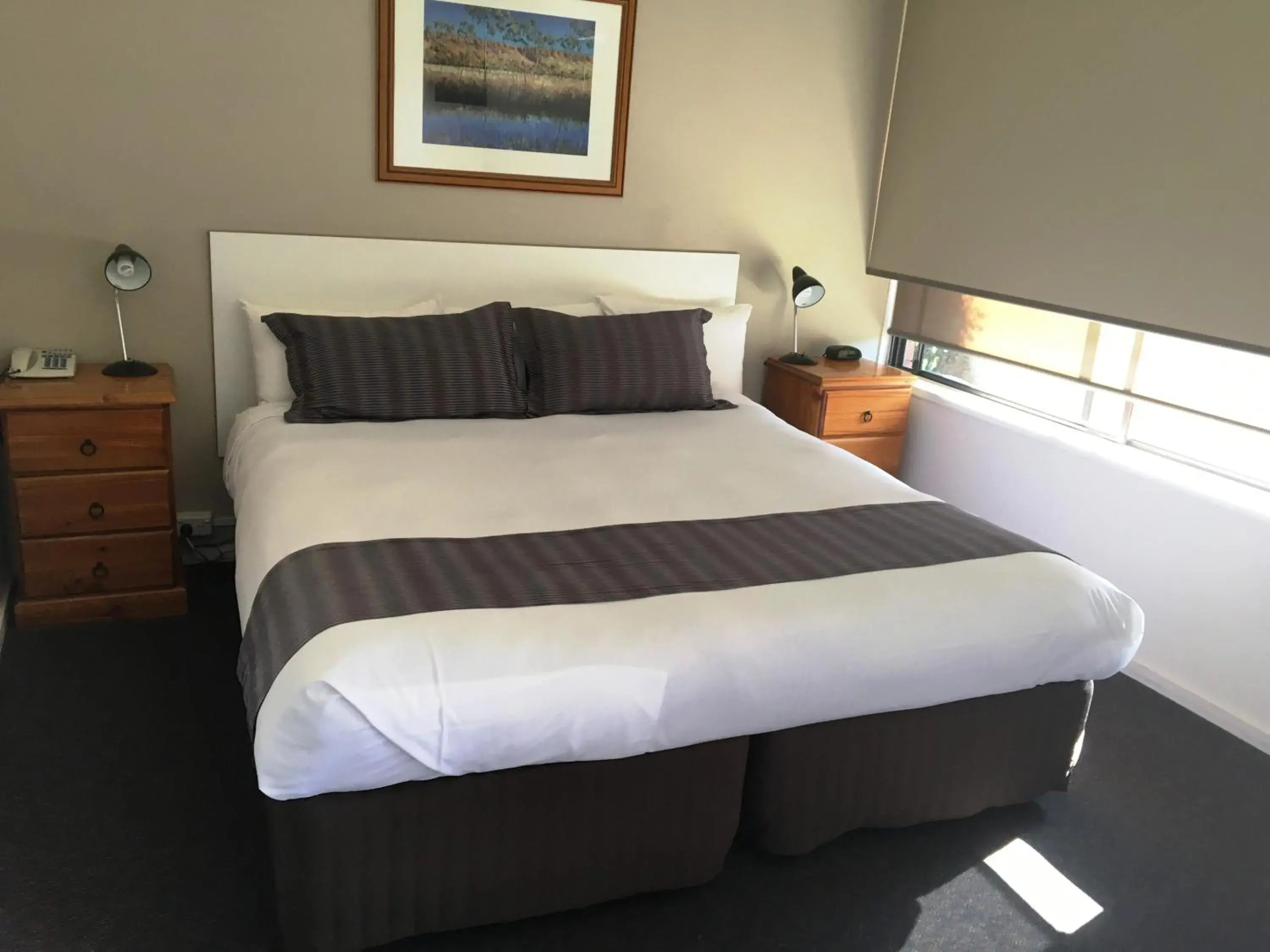 Standard King Room in Nicholas Royal Motel - No Pets Allowed Standard King Room in Nicholas Royal Motel - No Pets Allowed