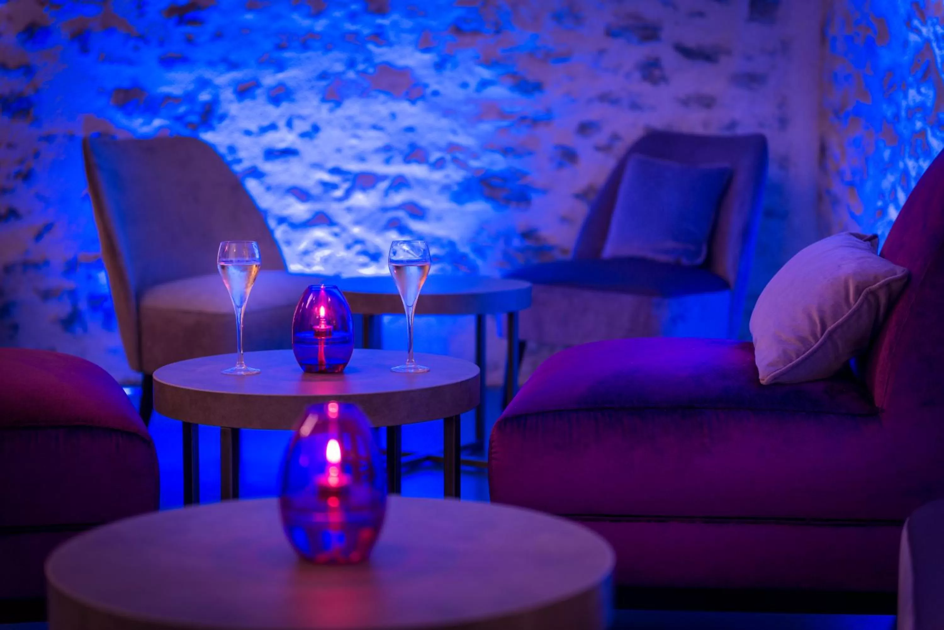 Lounge or bar in Hôtel Aux Vieux Remparts