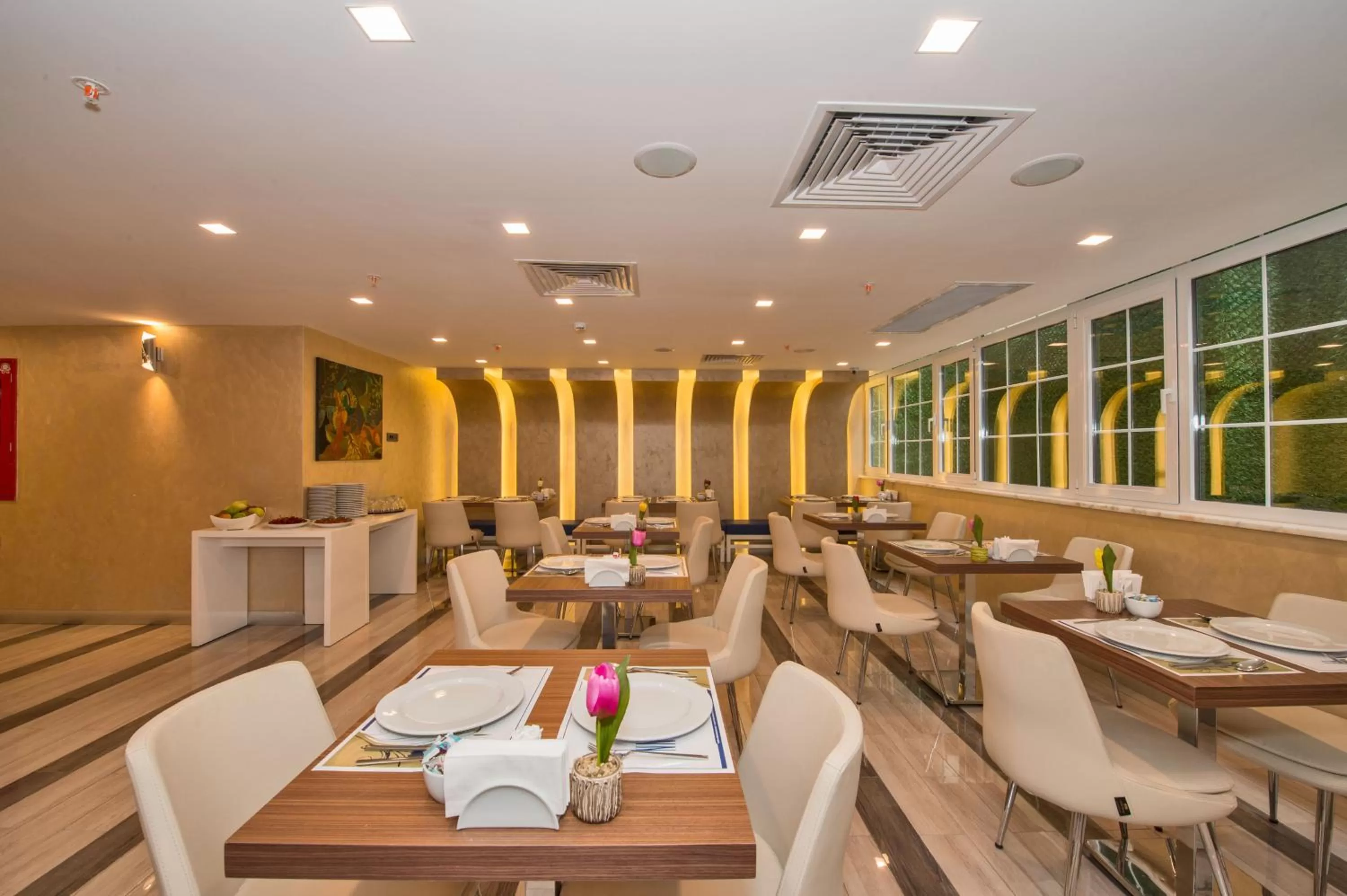 Restaurant/places to eat in Inntel Hotel Istanbul