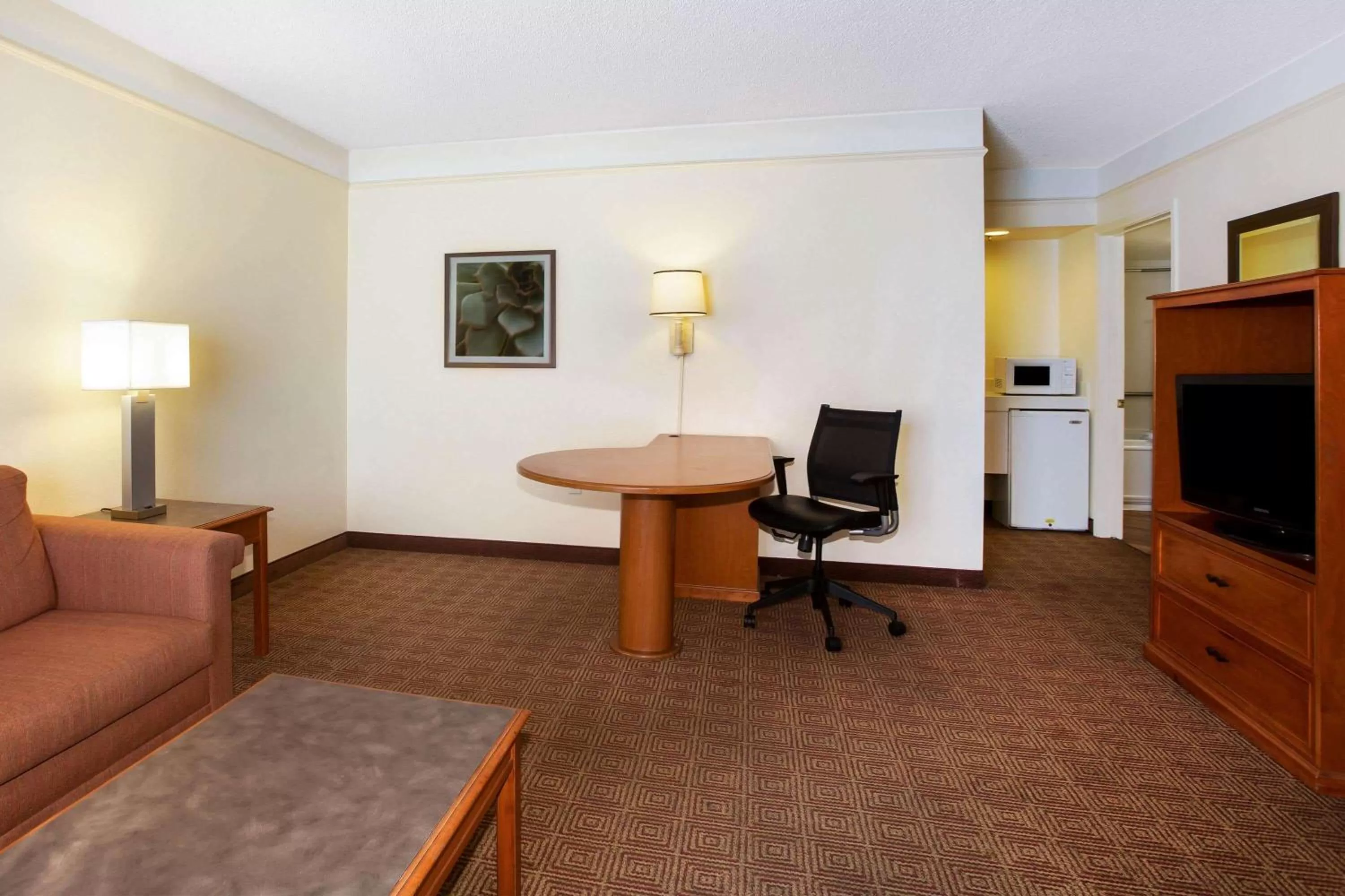 Photo of the whole room in La Quinta Inn by Wyndham Austin Capitol / Downtown