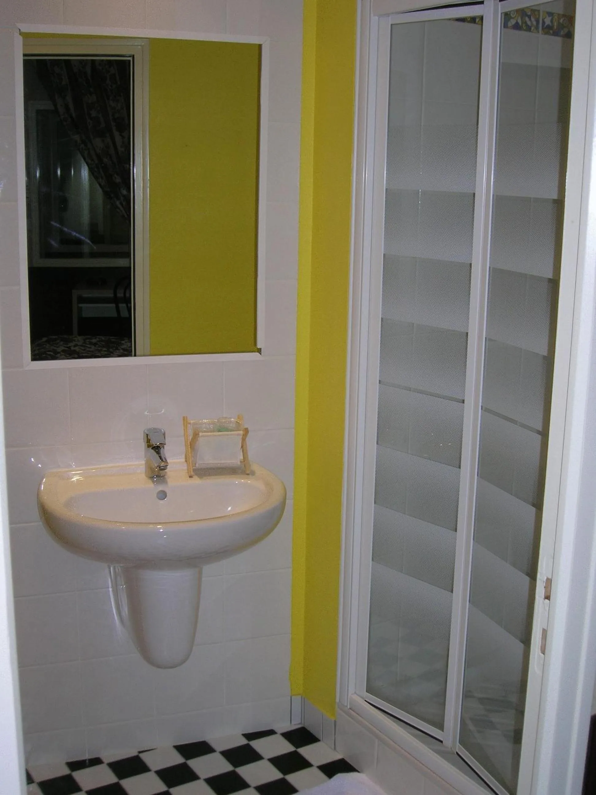 Shower in Hotel-Restaurant Le Victoria