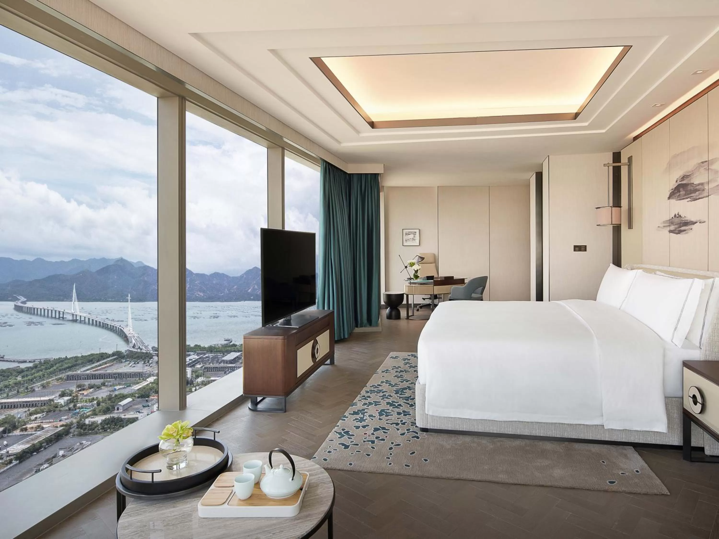 View (from property/room), Bed in Raffles Shenzhen