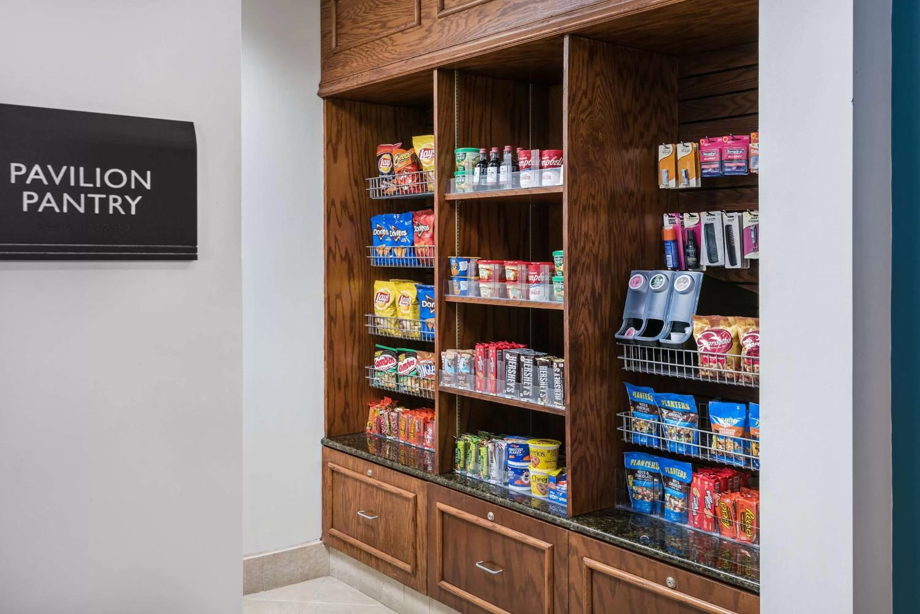 On-site shops in Hilton Garden Inn San Antonio Airport