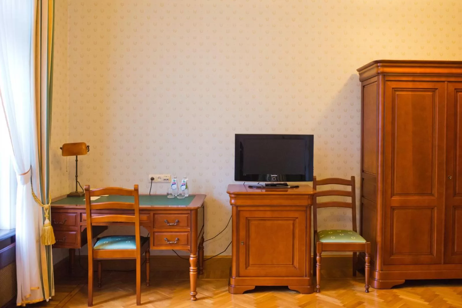 TV and multimedia, TV/Entertainment Center in Pałac Wiejce