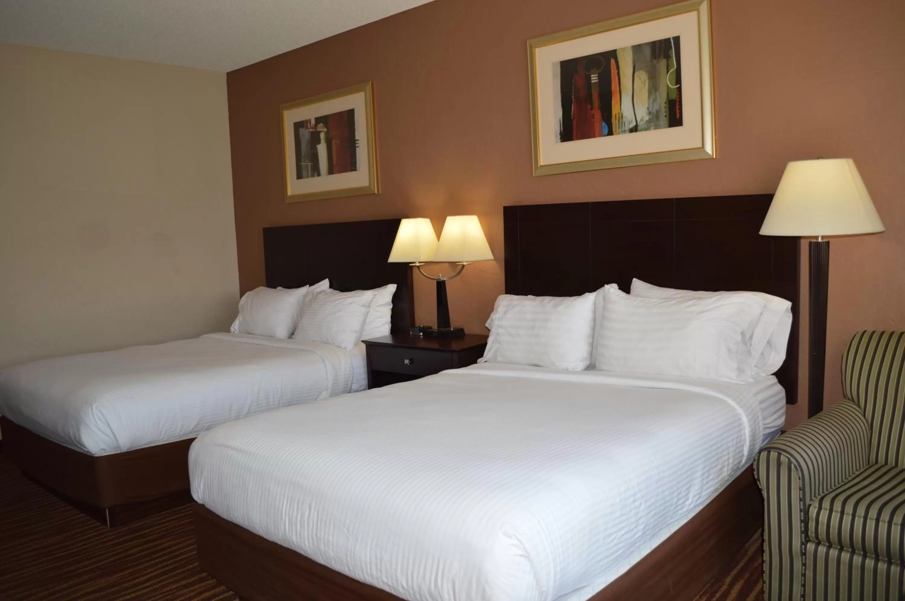 Bed in First Choice Inn at the Swell