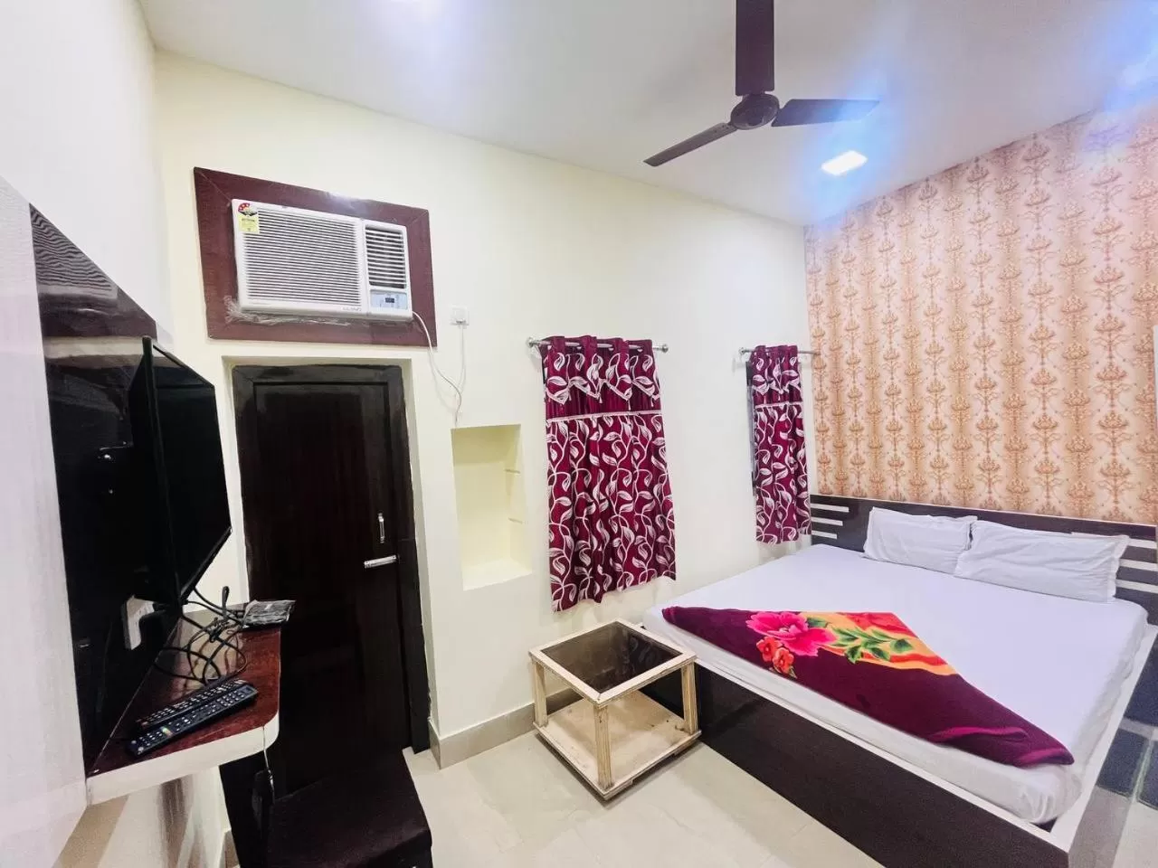 Autumn, Bed in Hotel Airlines