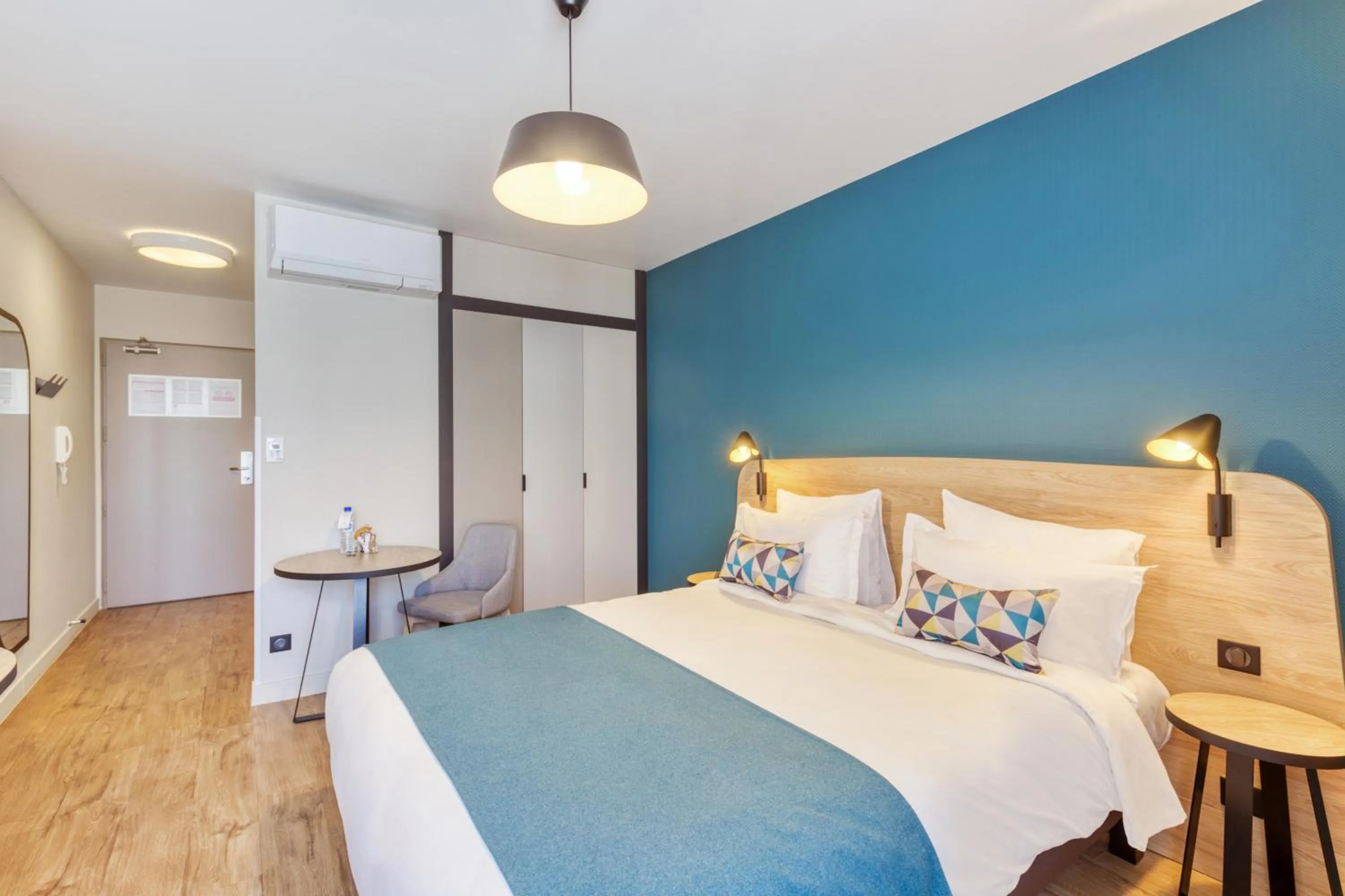 Bed in Appart'City Confort Paris Clichy - Mairie