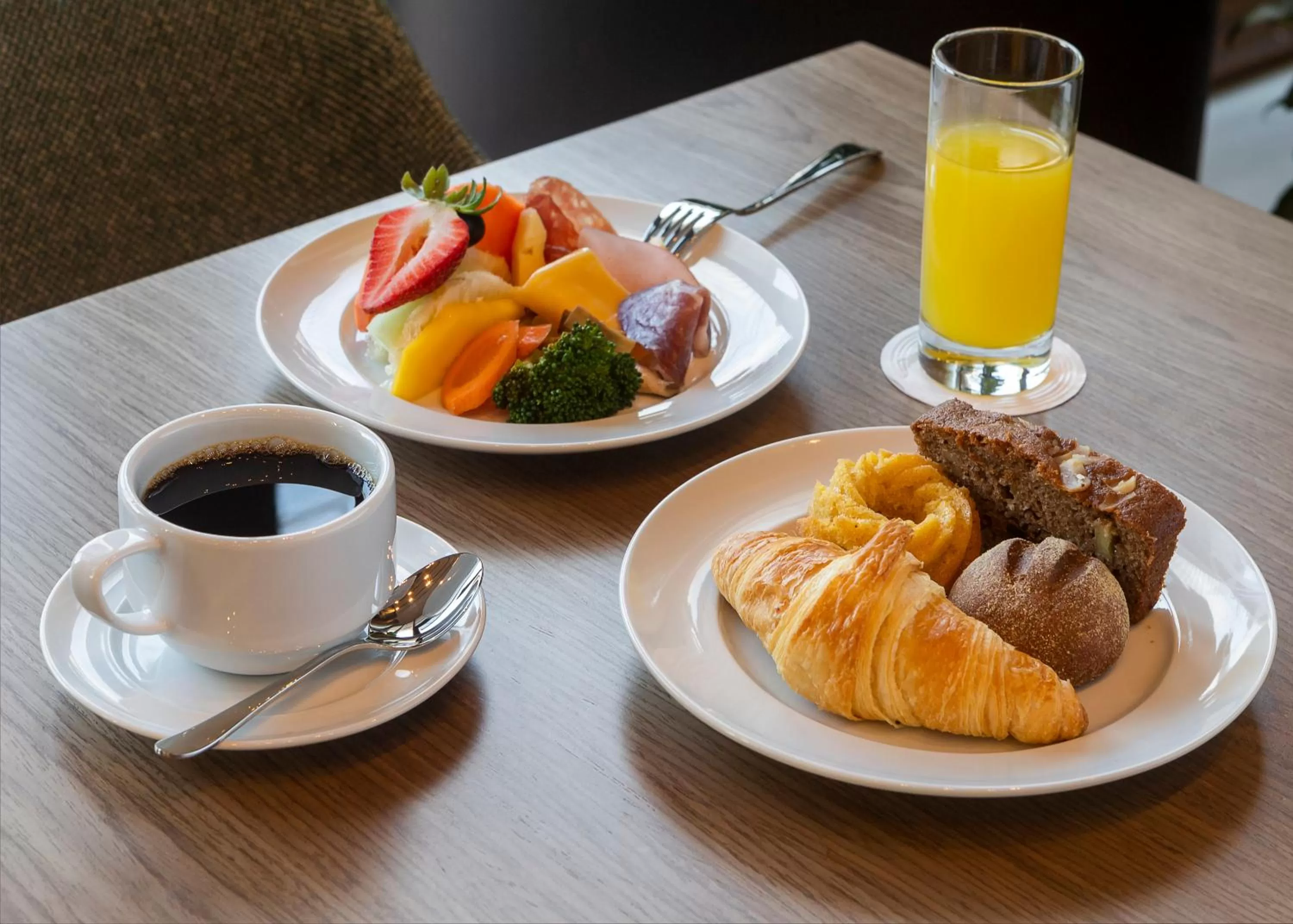 Breakfast in LK Design Hotel Florianópolis