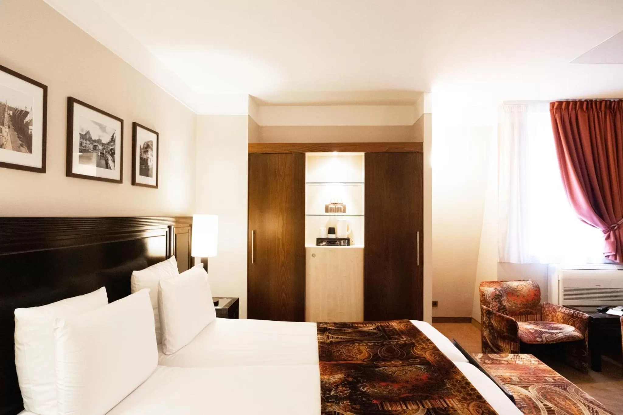 Bedroom, Bed in Hôtel Régent Contades