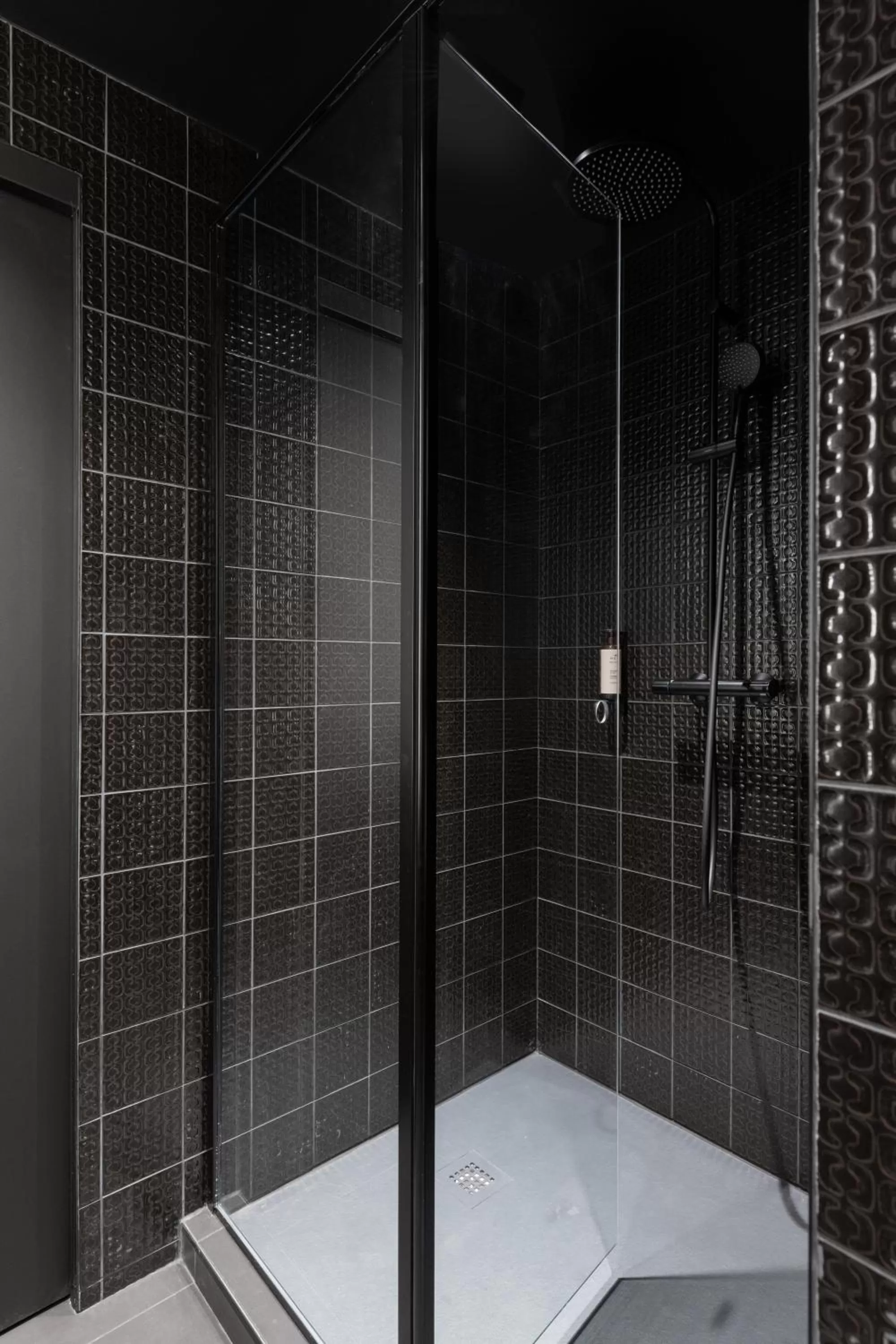 Shower, Bathroom in MiHotel Sala