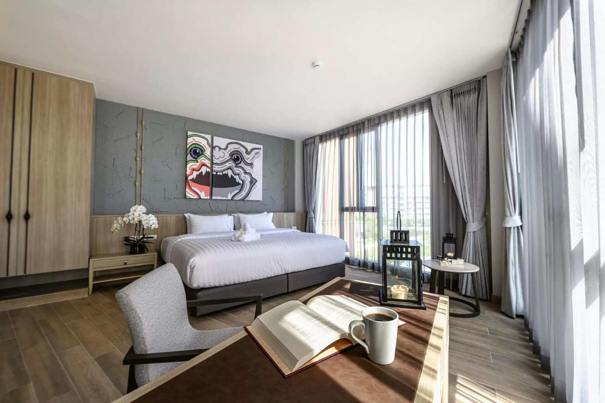 Living room, Bed in iSanook Resort & Suites Hua Hin