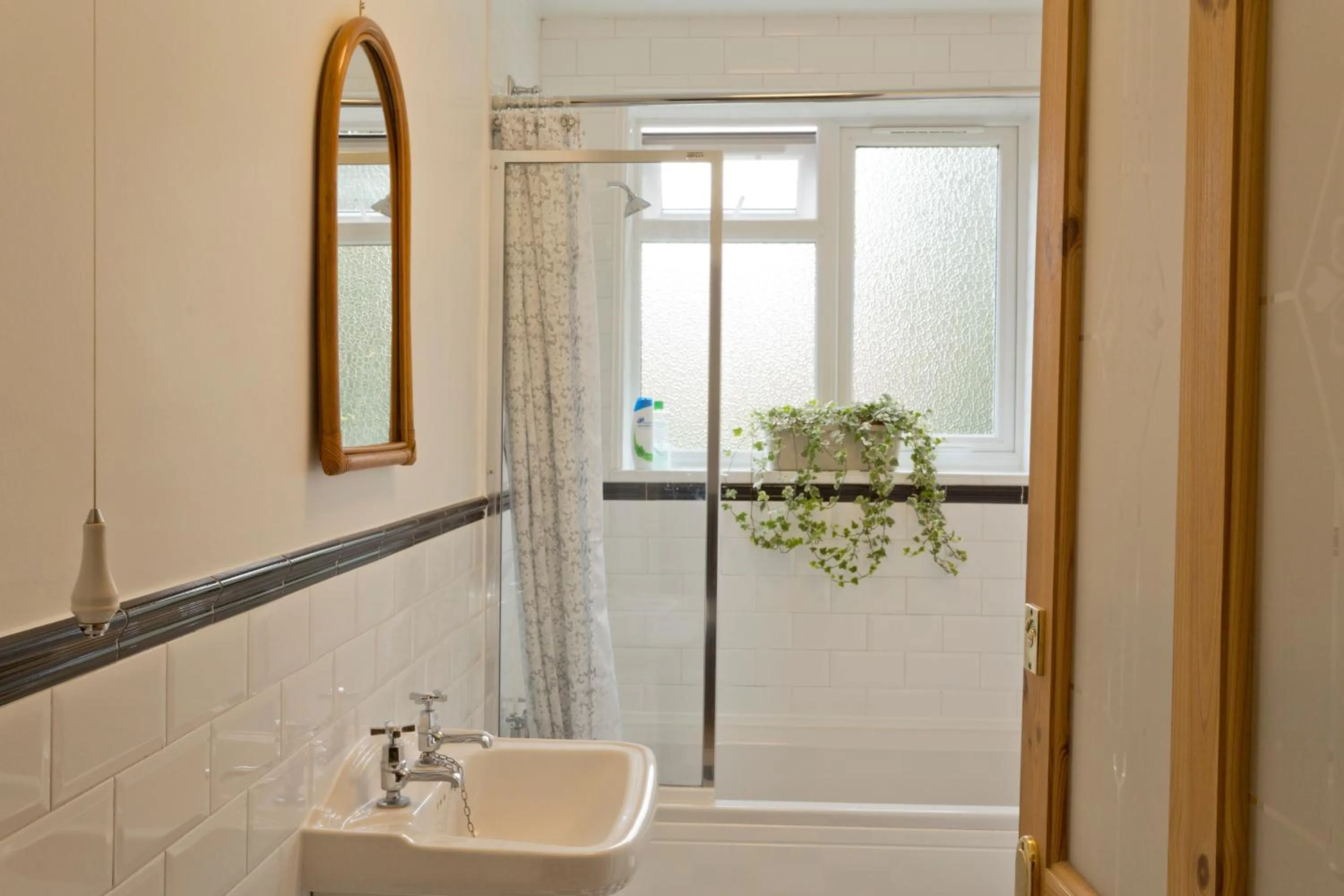 Bathroom in Poplar House Serviced Apartments