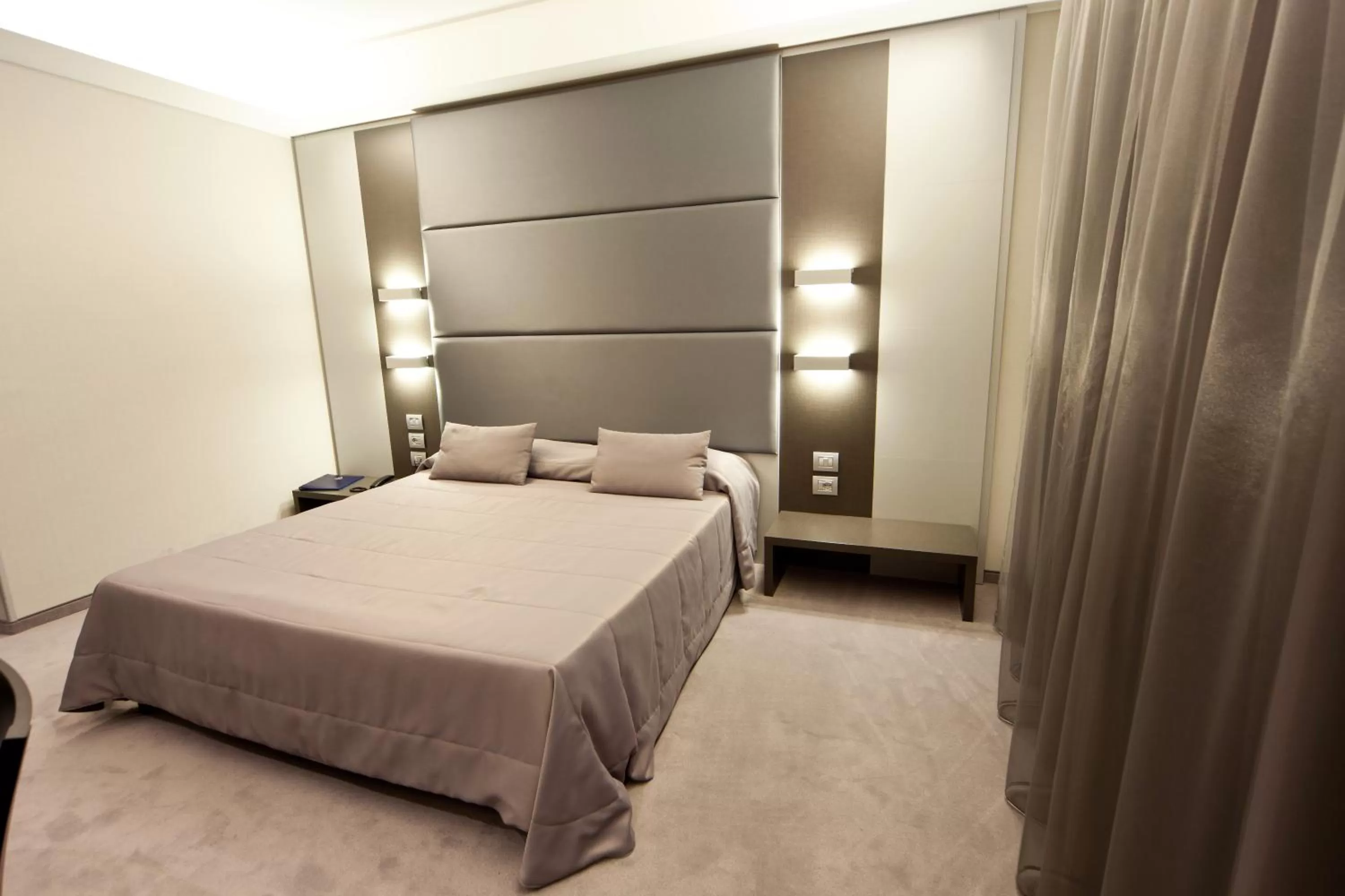 Photo of the whole room, Bed in Albergo Dei Laghi