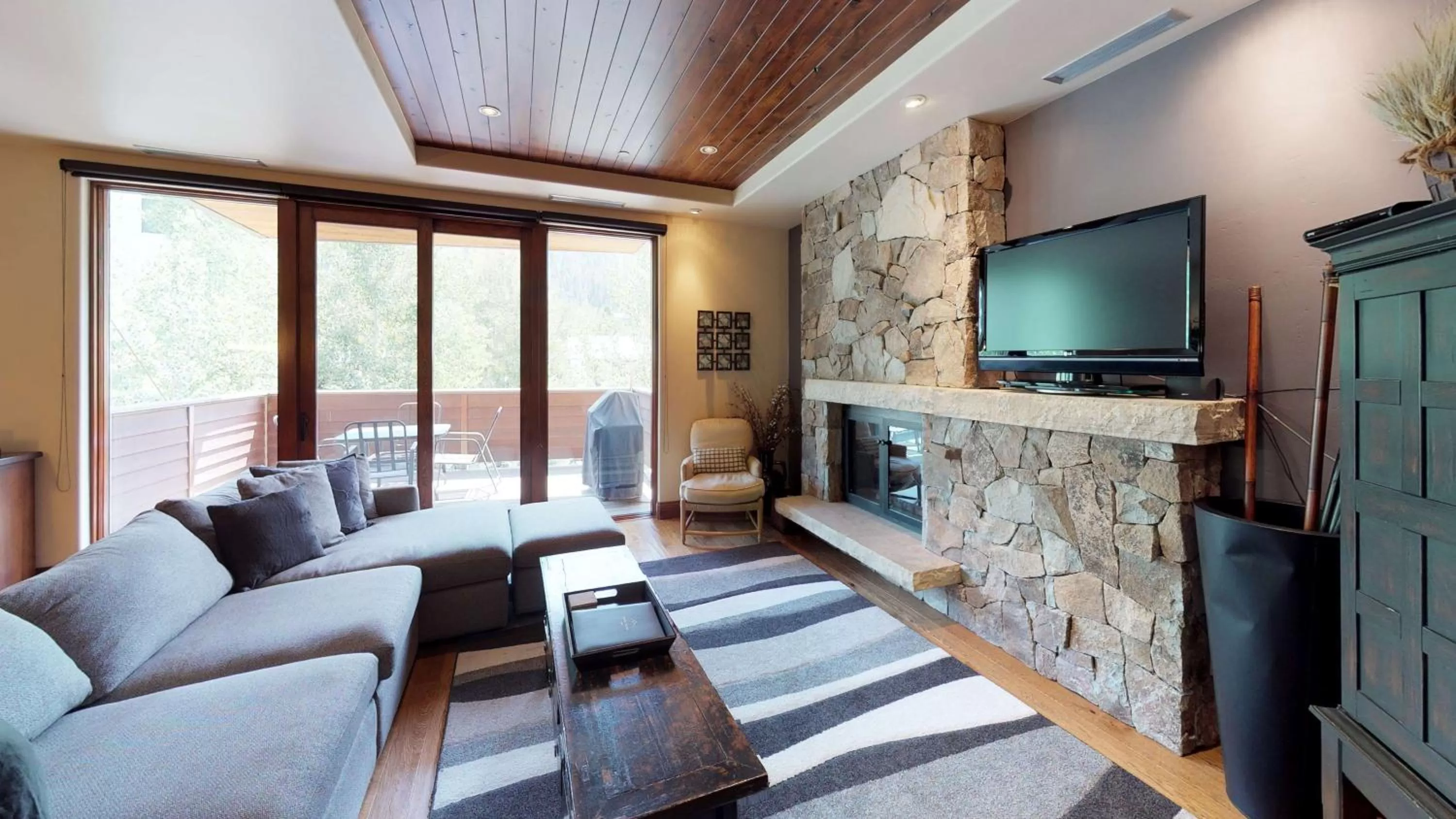TV and multimedia in Vail Residences at Cascade Village, a Destination by Hyatt Residence