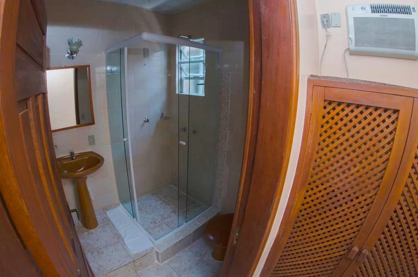 Photo of the whole room, Bathroom in Pousada Estrela de Paraty