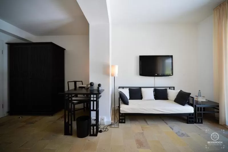 Seating area, TV/Entertainment Center in Domaine Leidinger