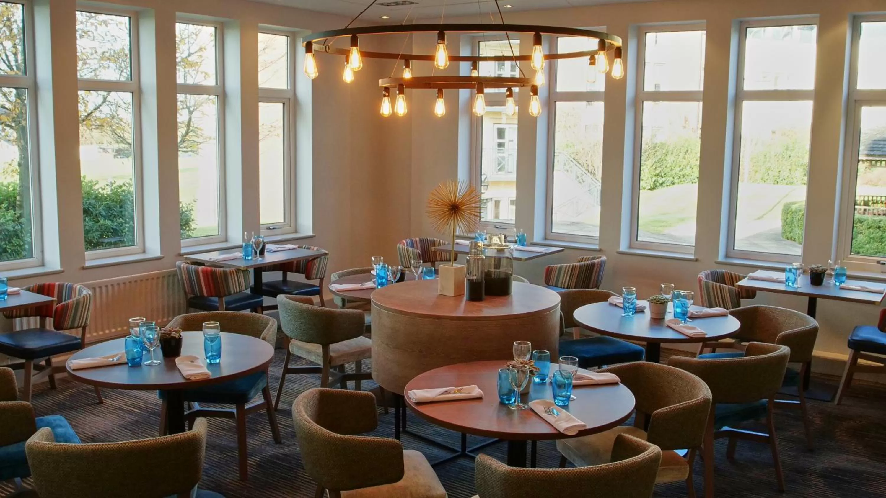 Restaurant/places to eat in Wychwood Park Hotel and Golf Club