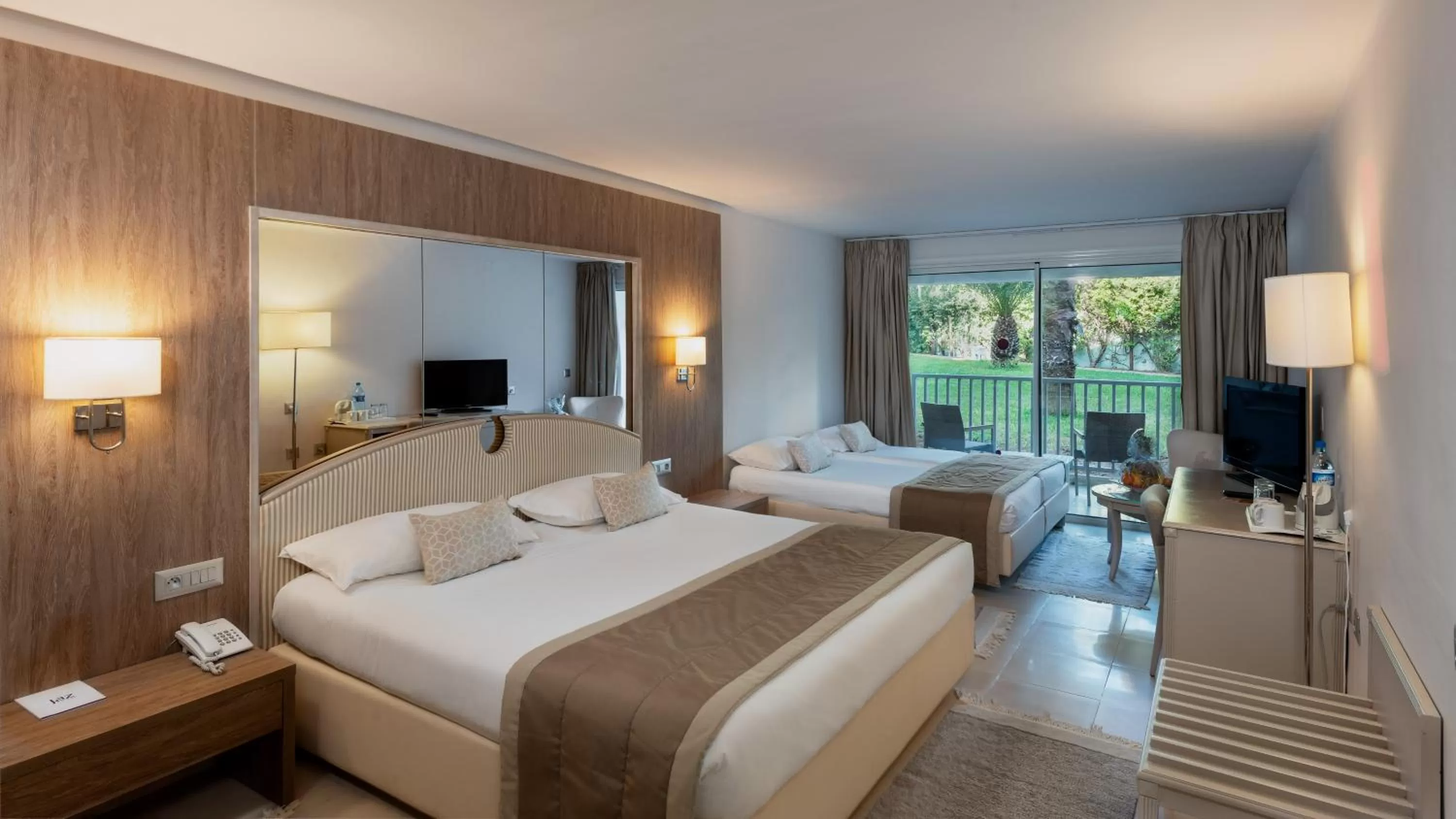 Bedroom, Bed in Tour Khalef