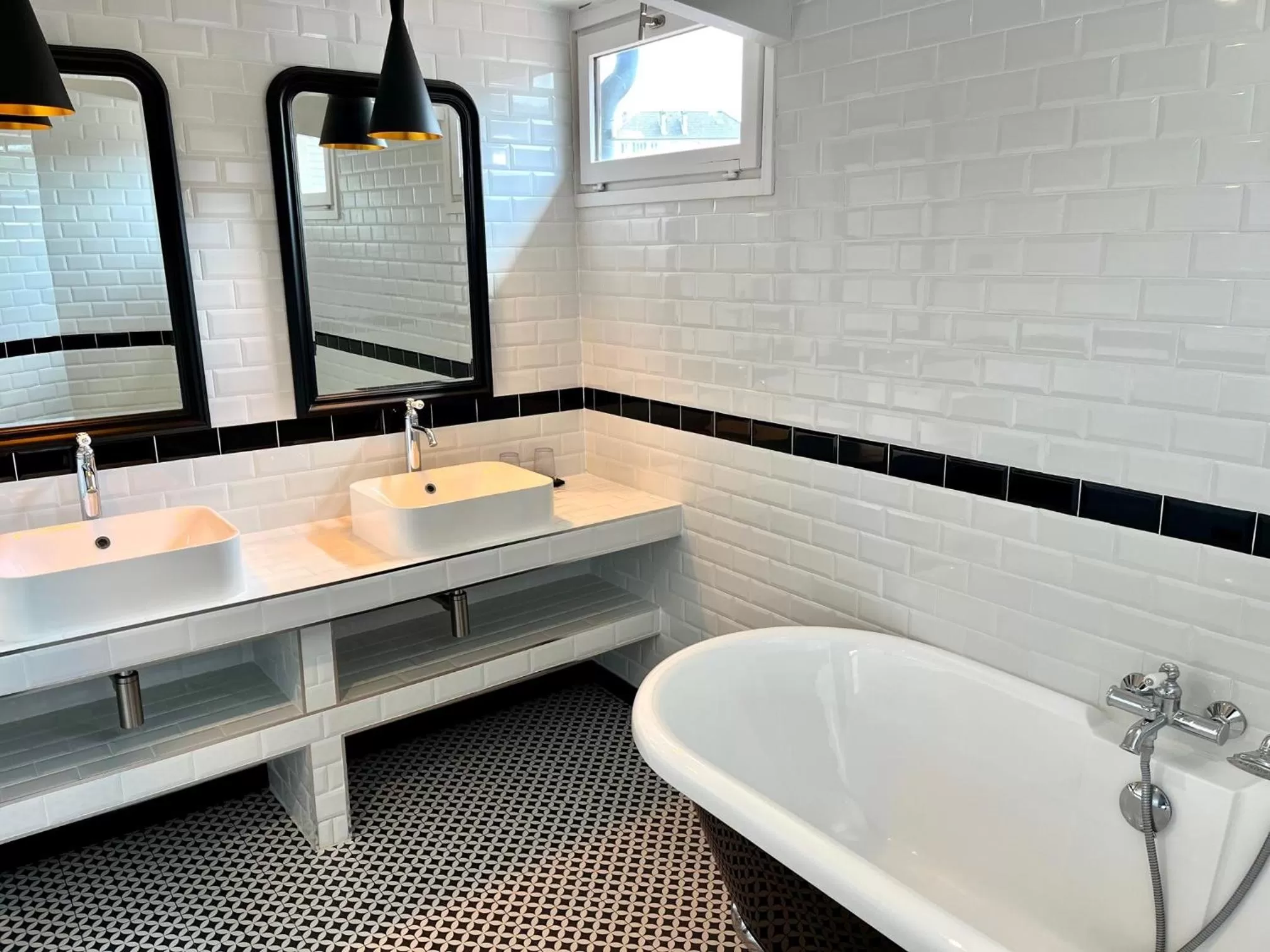 Bathroom in Hotel Le Cardinal Rueil Centre