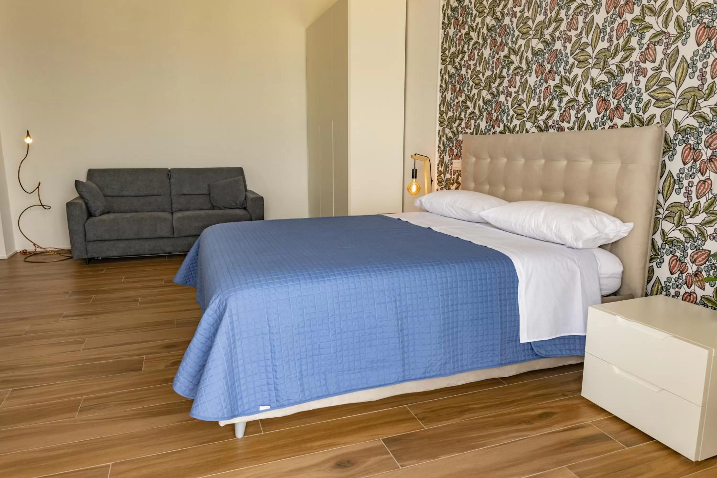 Photo of the whole room, Bed in Cas’ A Mare - Beachfront Luxury Suites