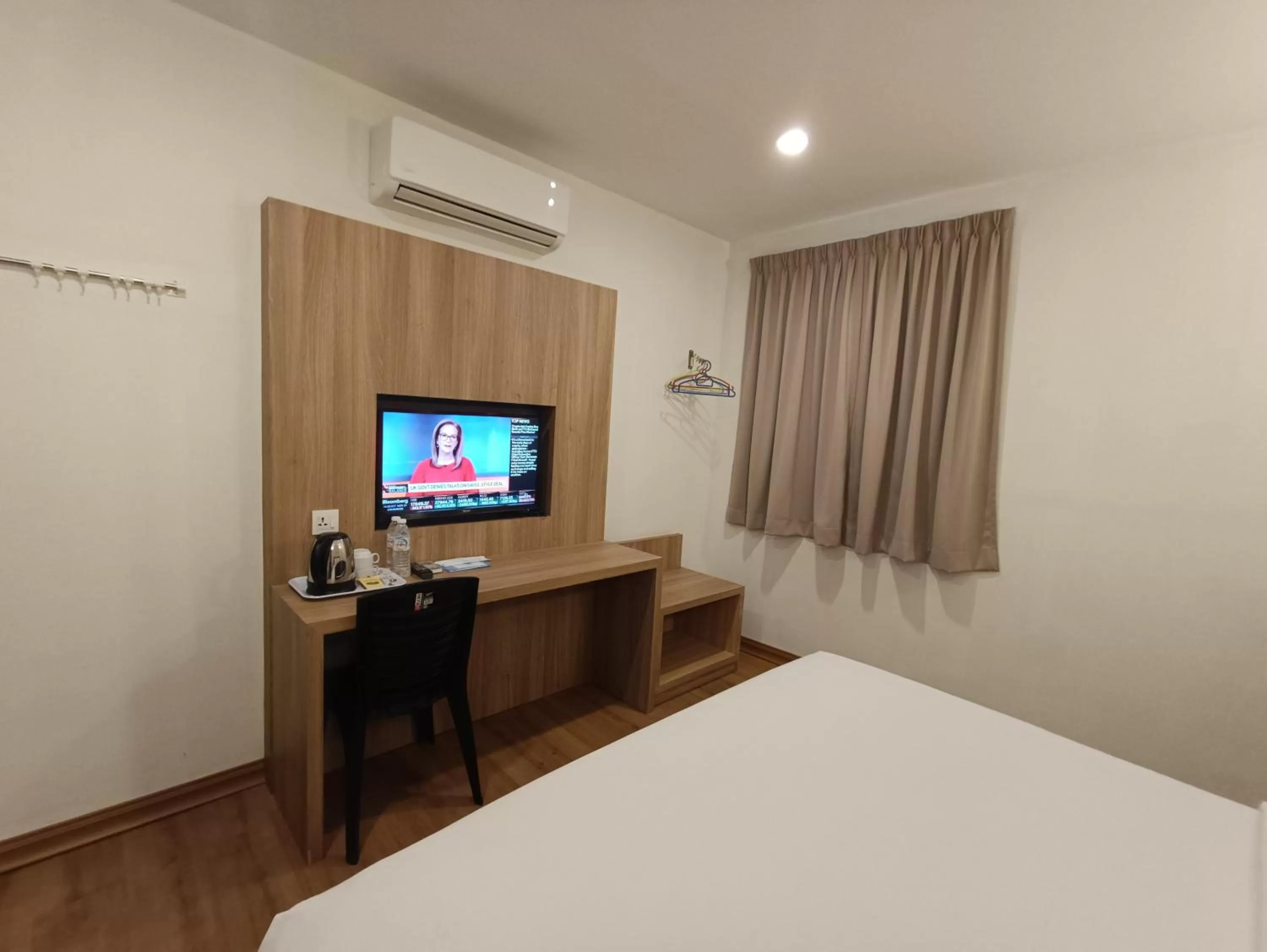 air conditioner, Bed in Greencity Hotel