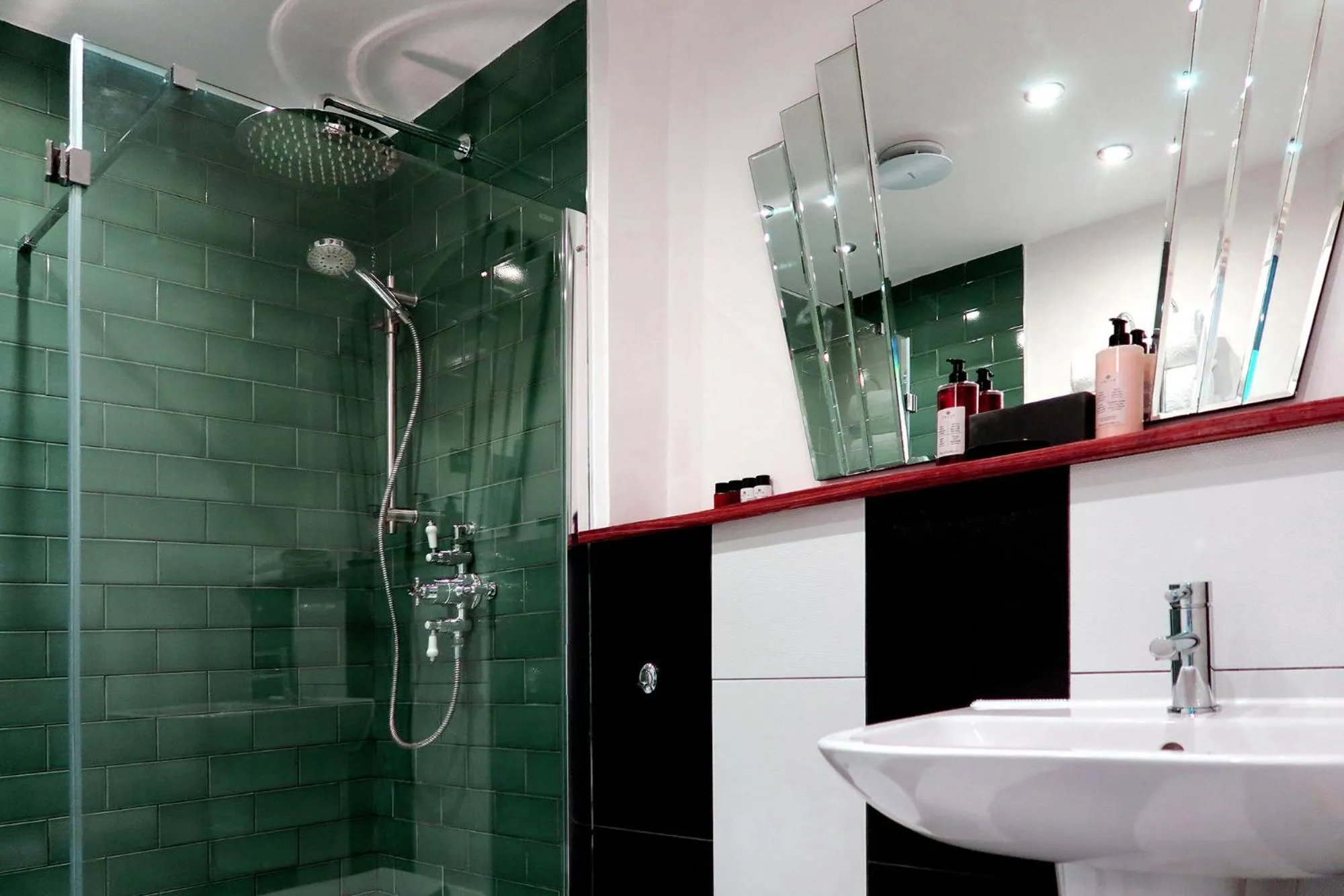 Bathroom in The Southern Belle